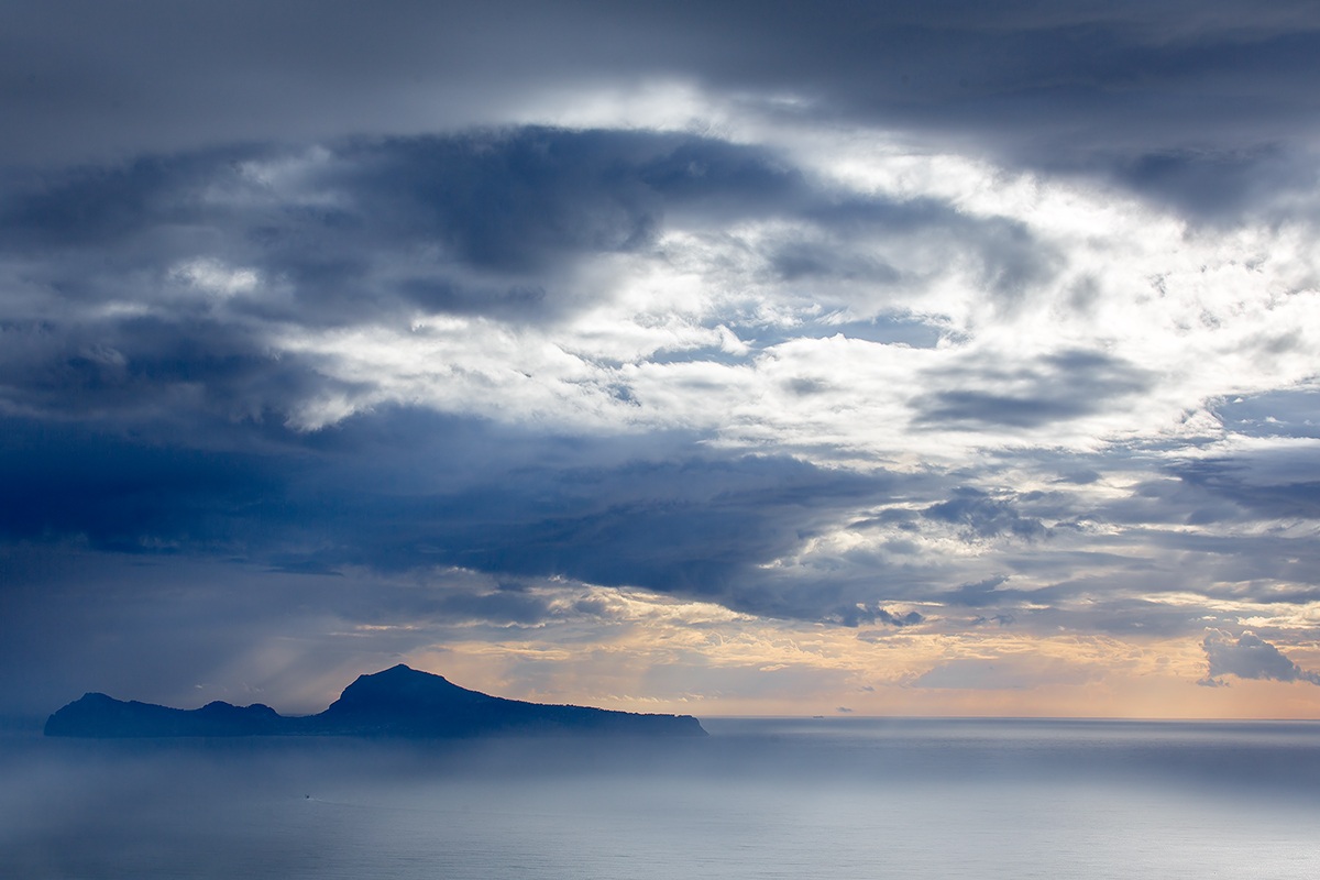 Capri vista dal Vesuvio