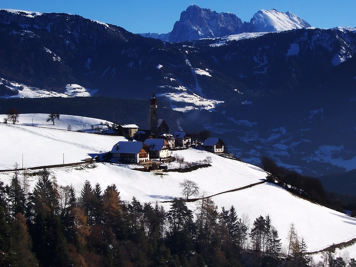 MOUNTAIN LANDSCAPE ABOVE BOLZANO