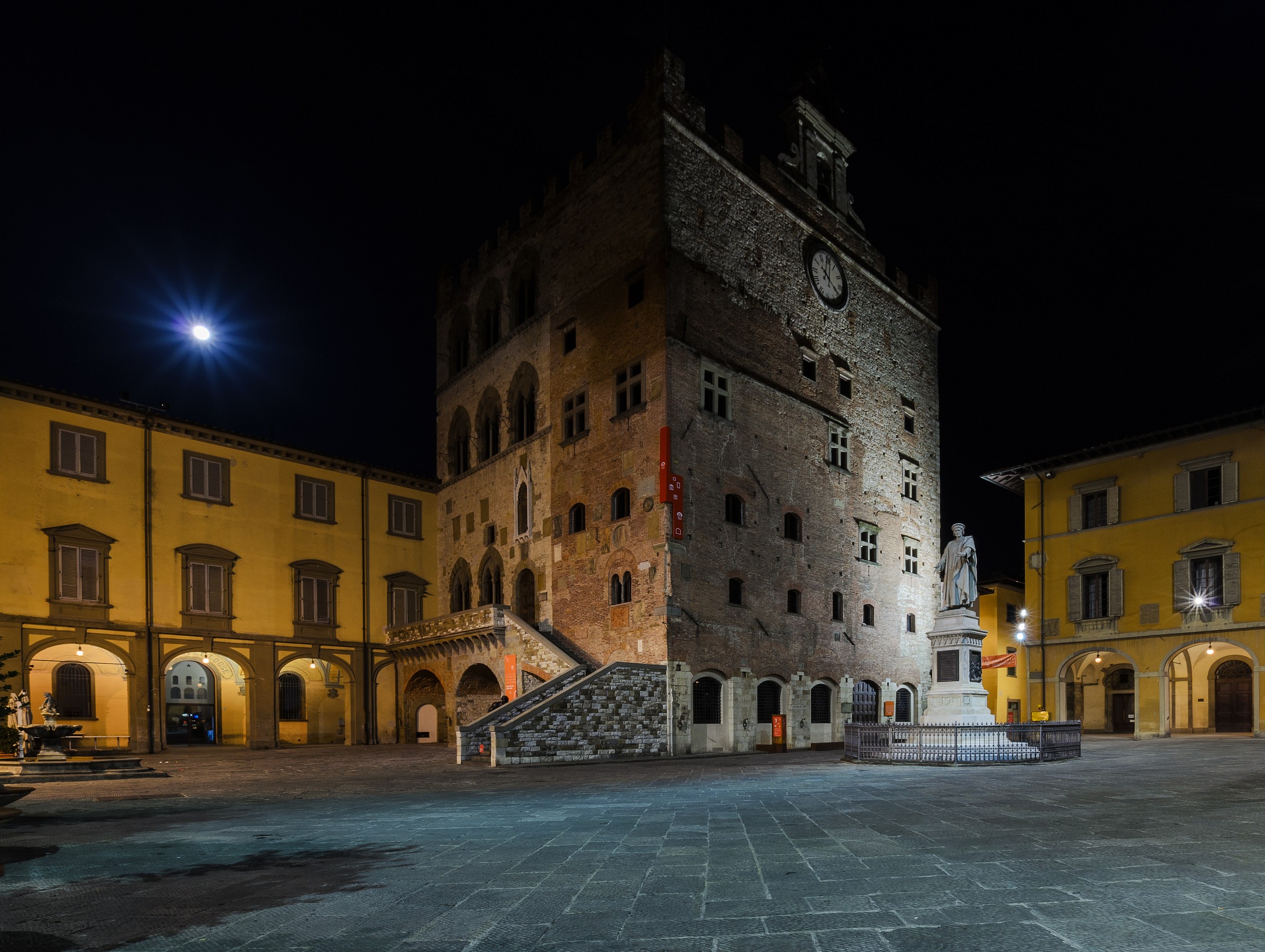Piazza del Comune, Palazzo Pretorio -  Prato