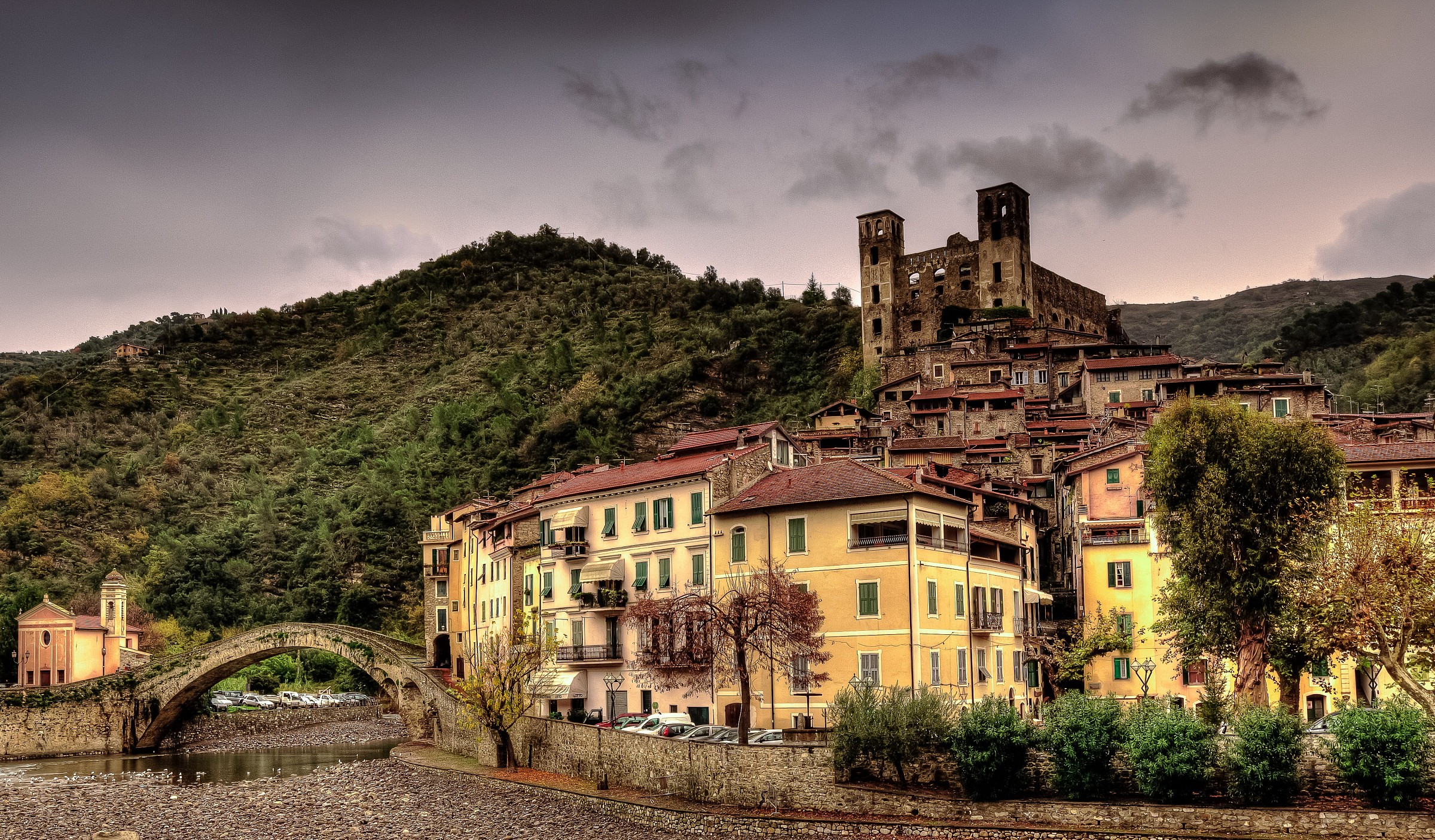 Dolceacqua-Im- lungofiume Nervia