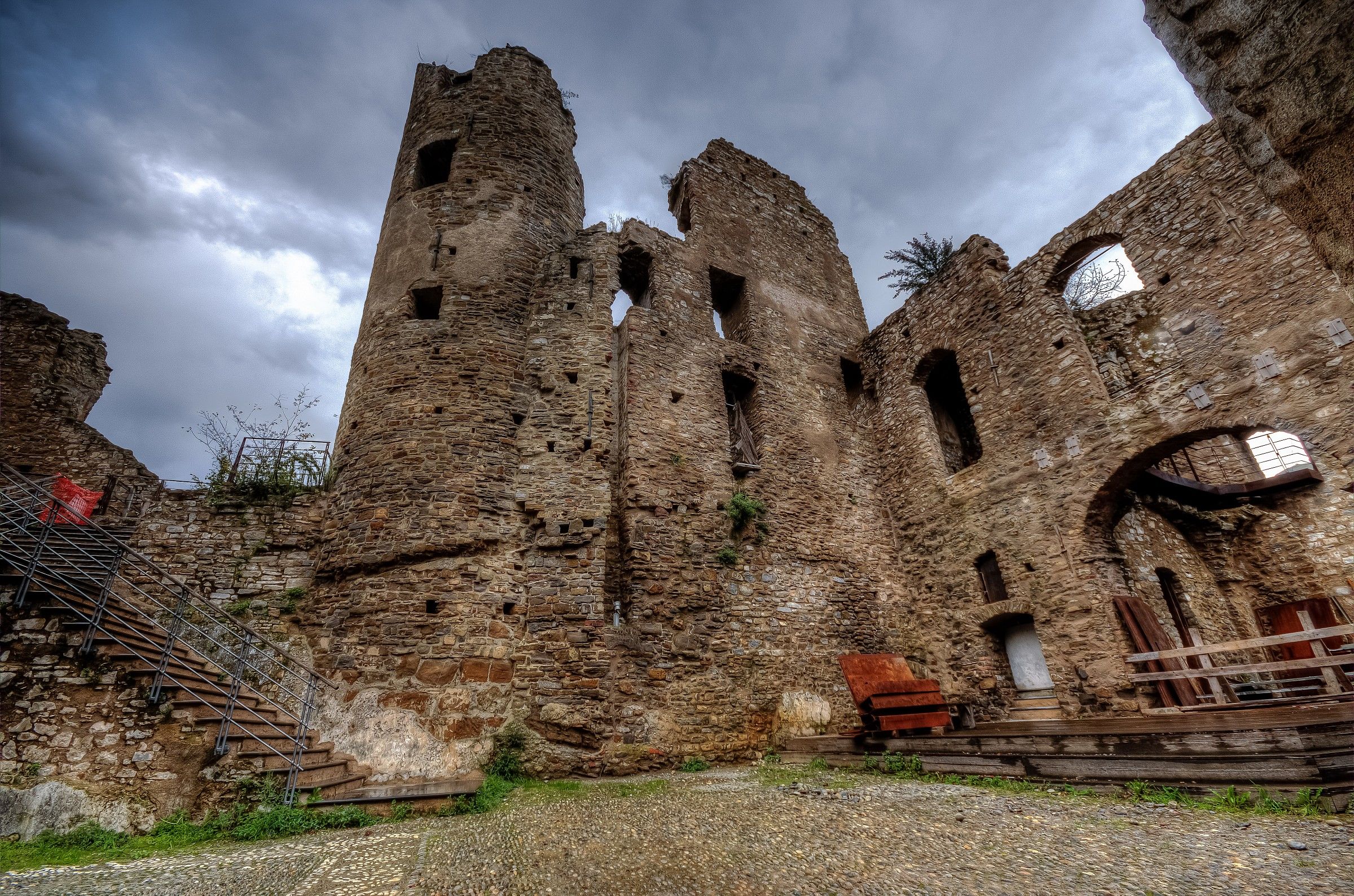 Dolceacqua-Im- interno castello Doria