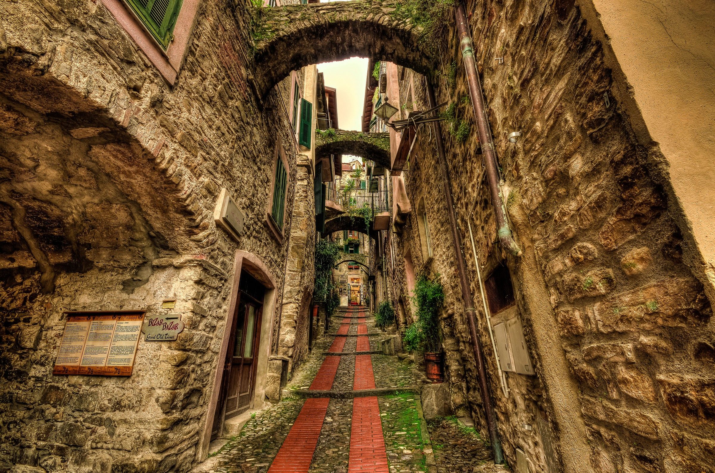 Dolceacqua.Im- salita al castello