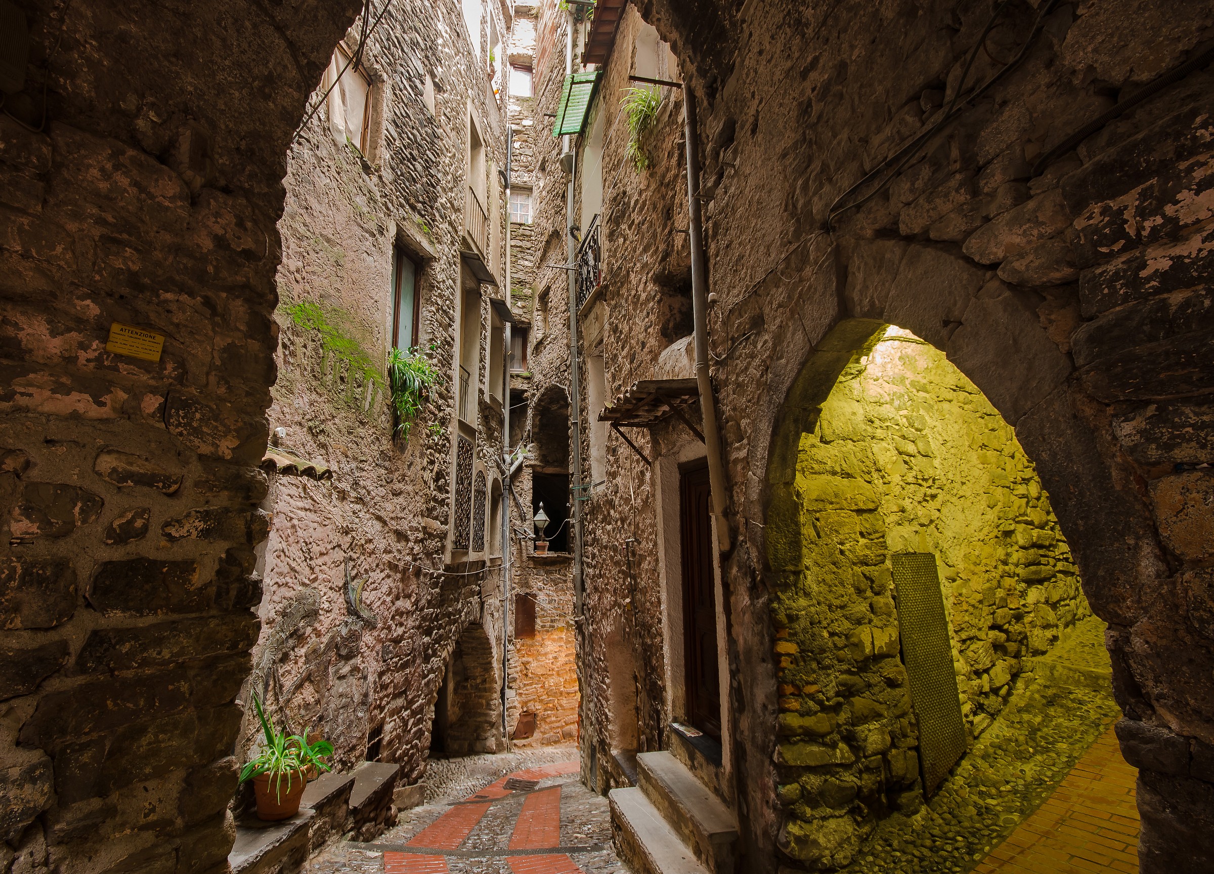 Dolceacqua-Im- vicoli bui...