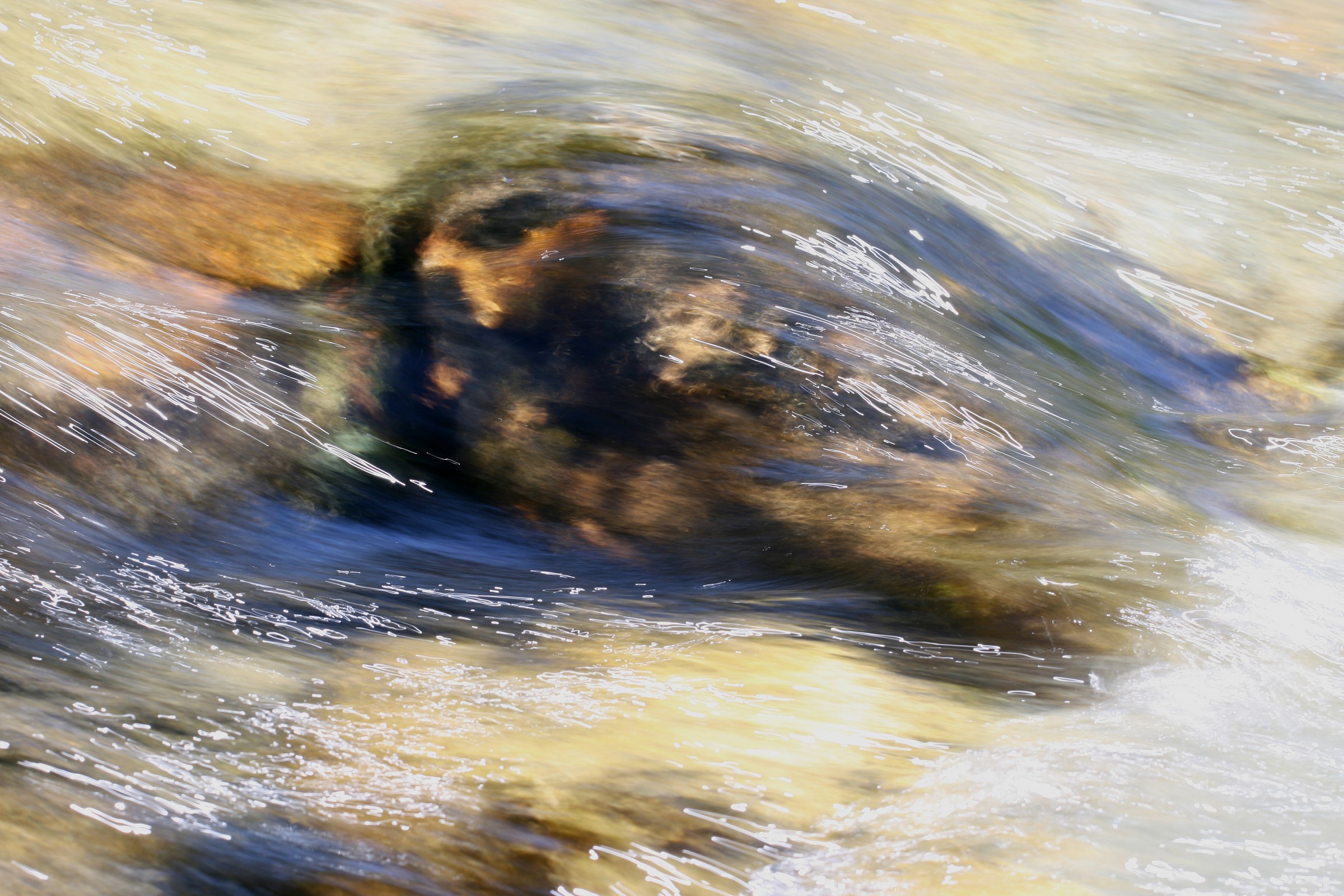 Stream in Val Ferret, color suggestions .....