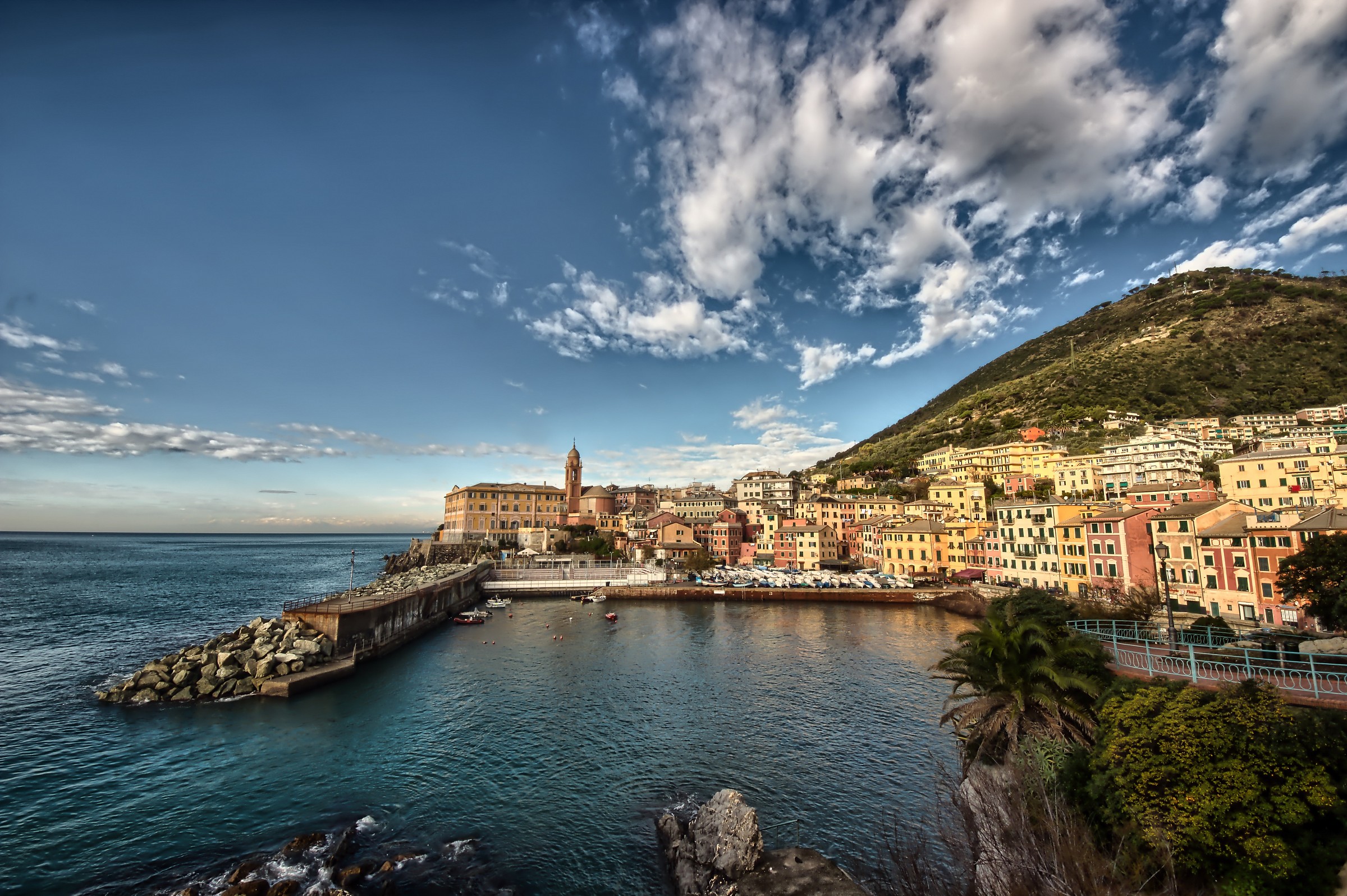 Vista sul porticciolo. Genova-Nervi