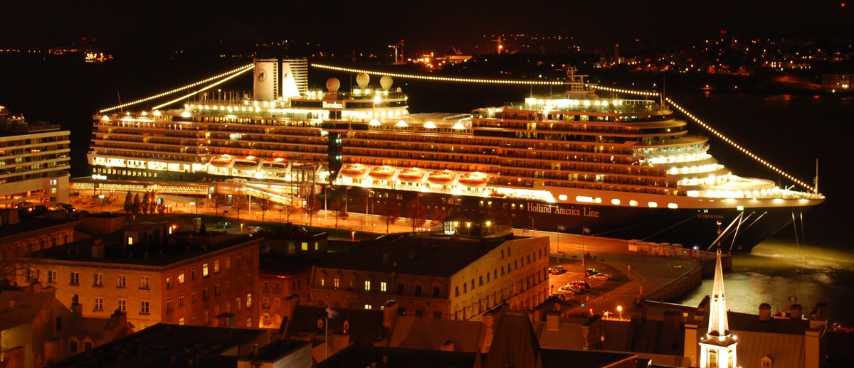 Barca nel porto della città di Quebec