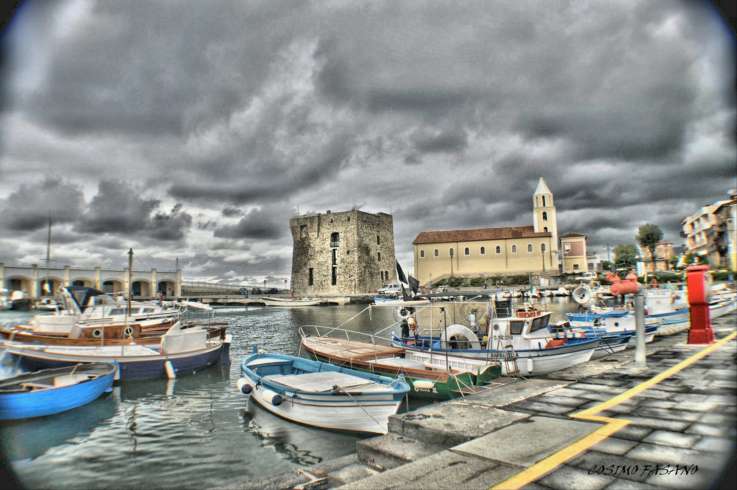 porto di acciaroli (sa) in hdr nikond5000 18-105