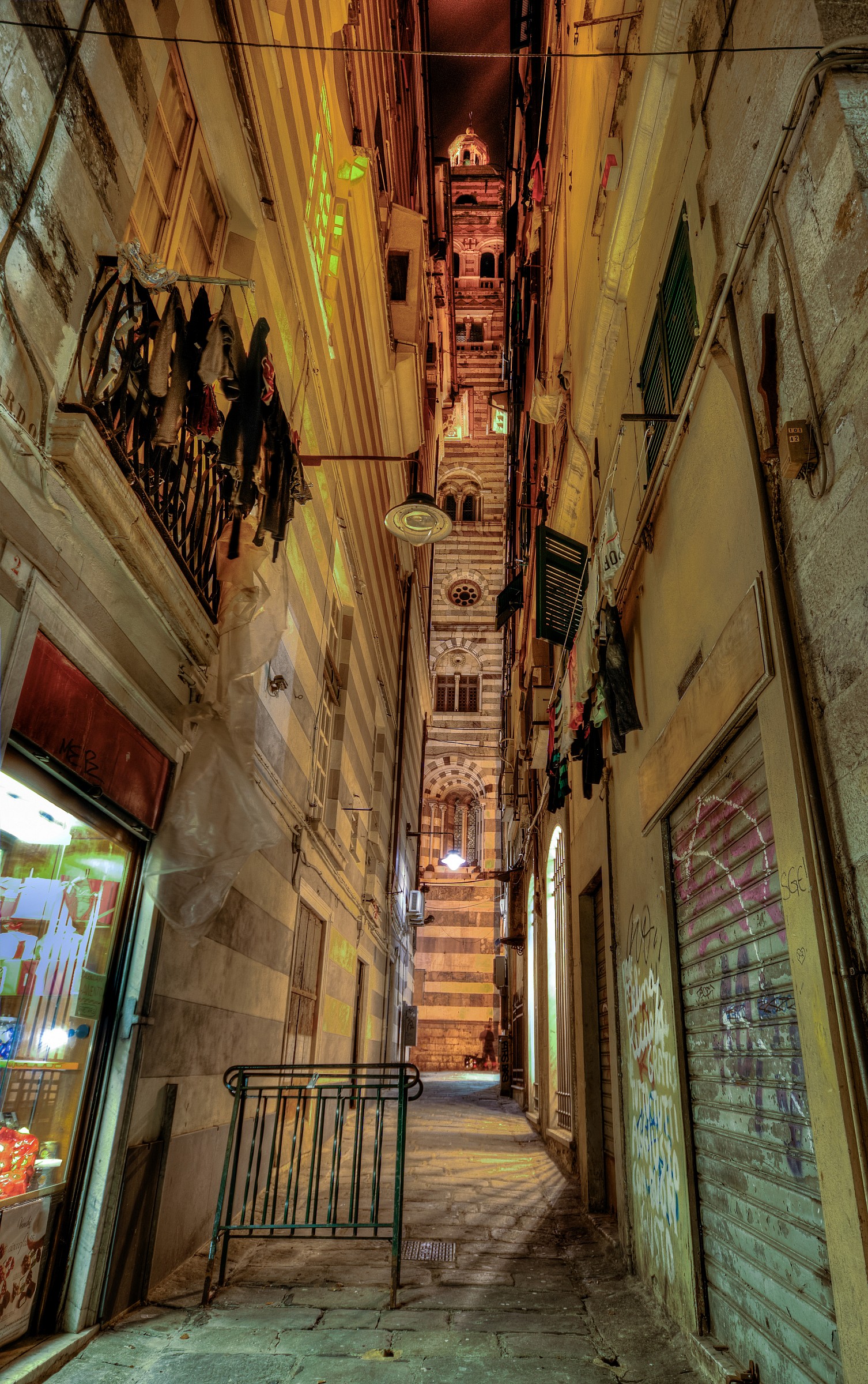 Ge-San Lorenzo da un caruggio