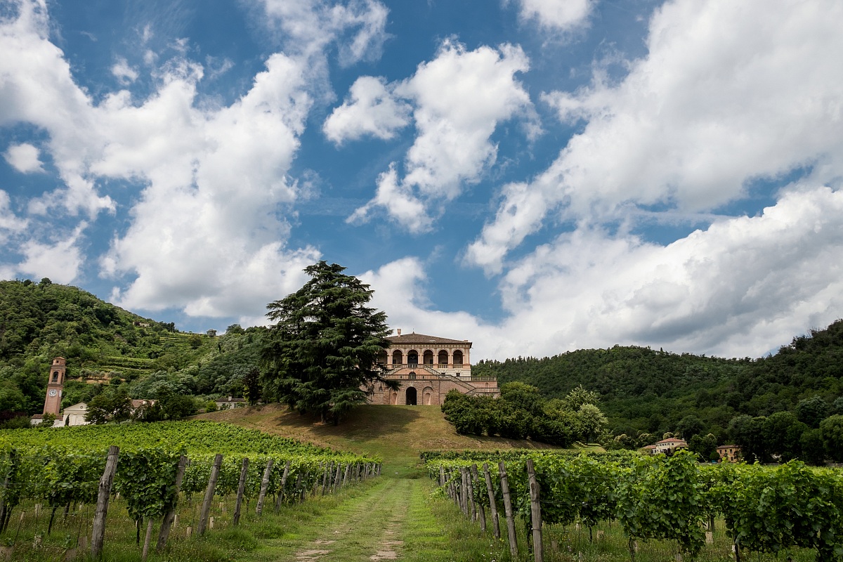 Festa di nubi in villa