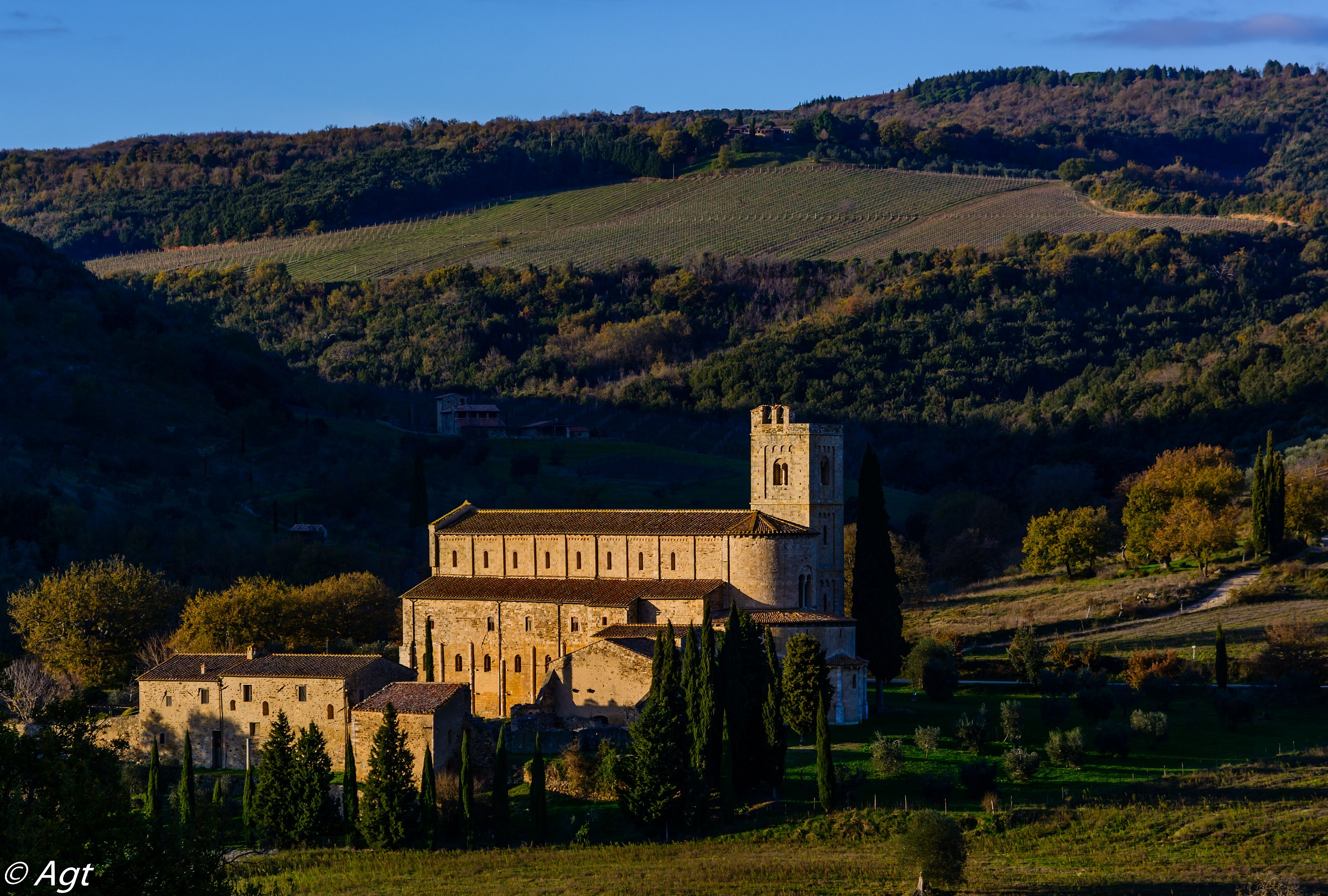 Sant'Antimo and its valley 2