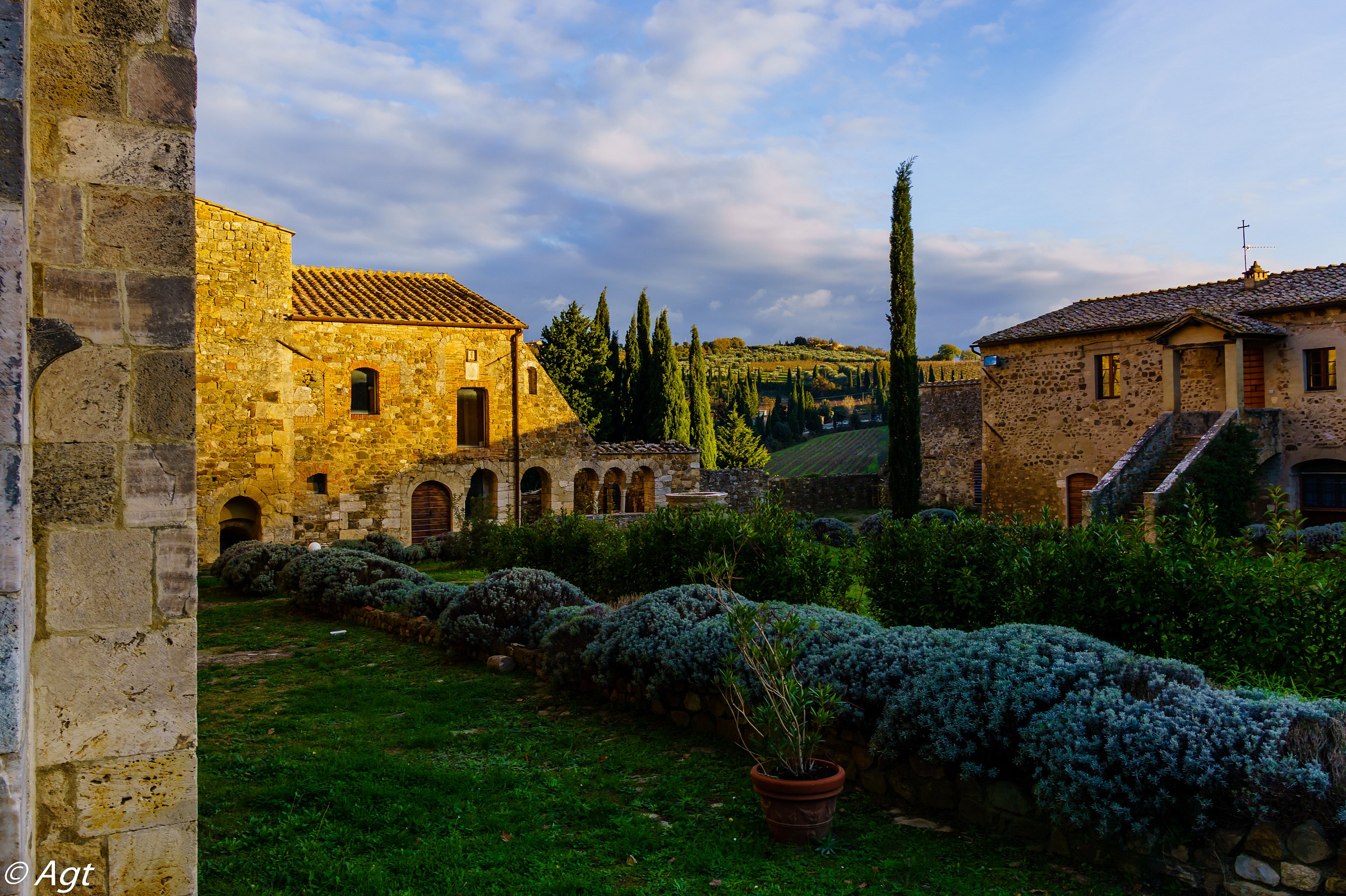 Sant'Antimo and its valley 4
