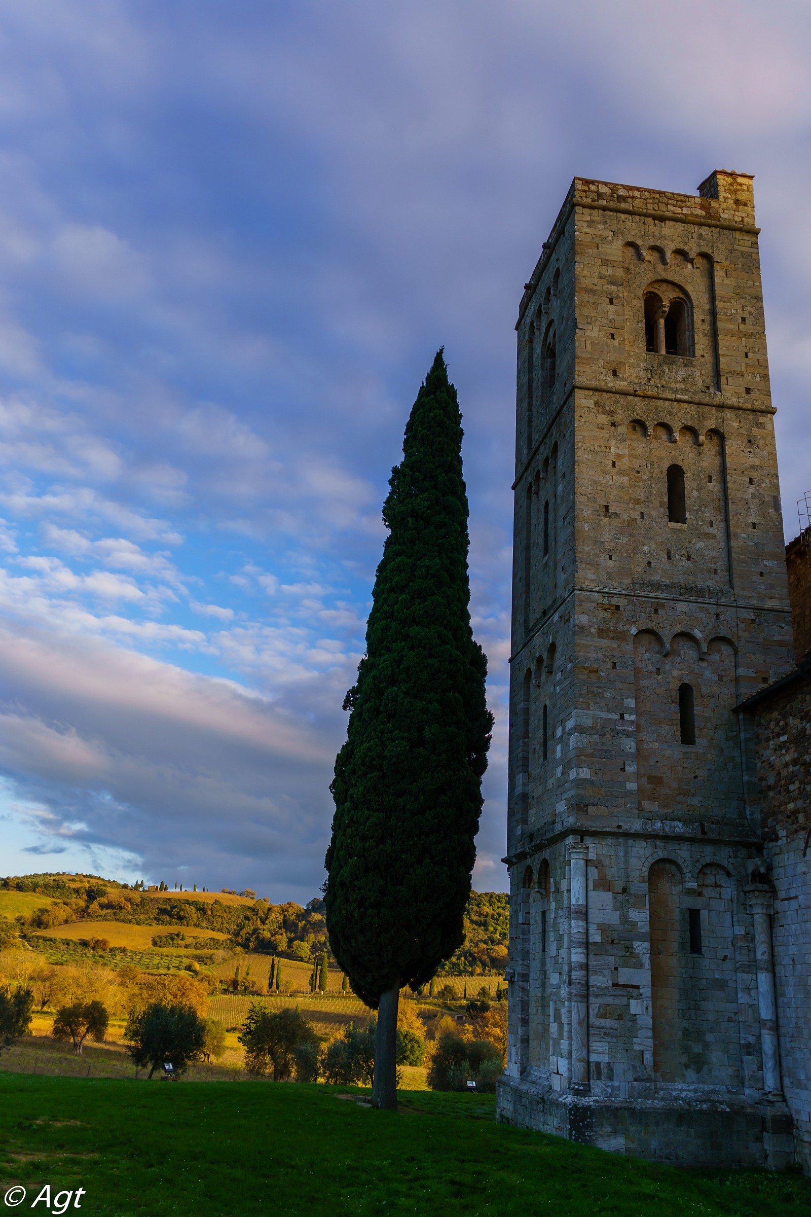 Sant'Antimo and its valley 5