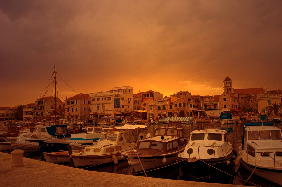 tramonto al porto dopo temporale