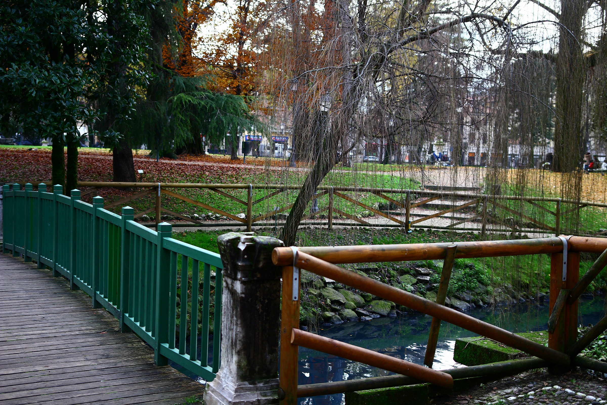 Il ponte di legno sulla roggia