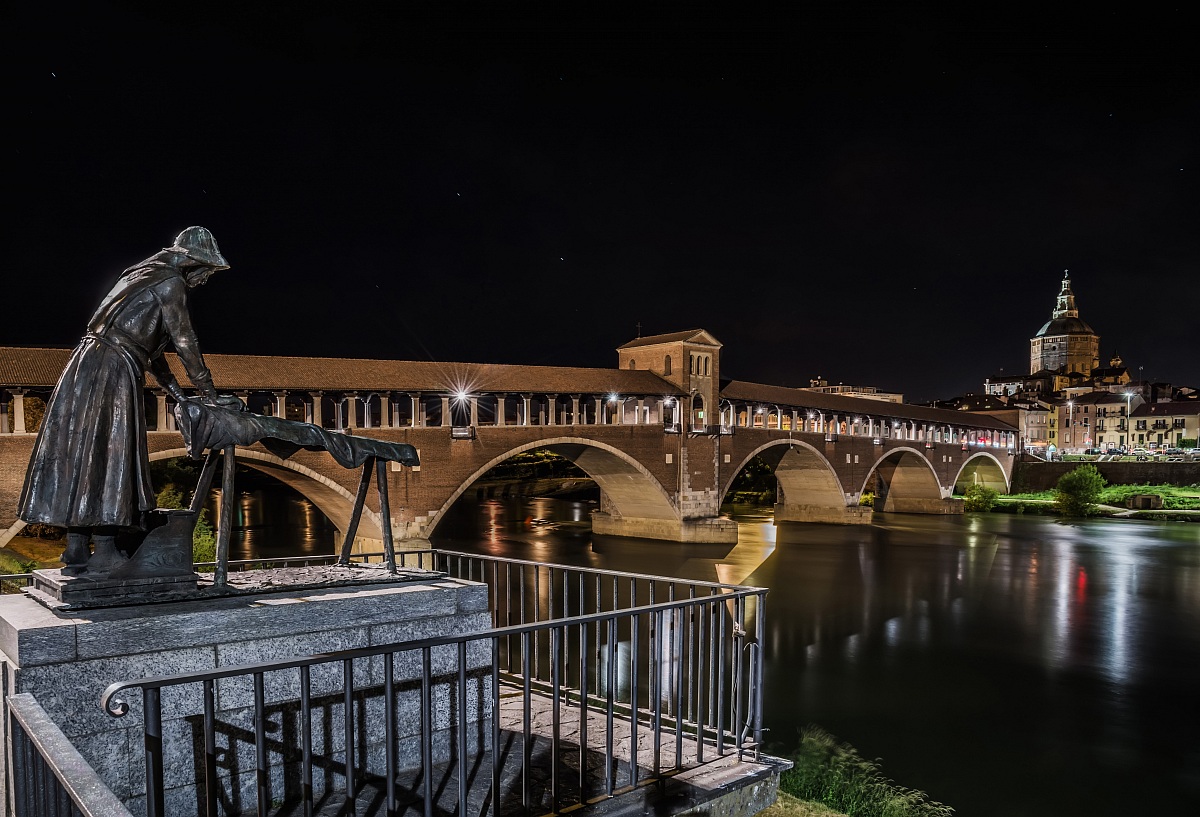 The laundress and the covered bridge