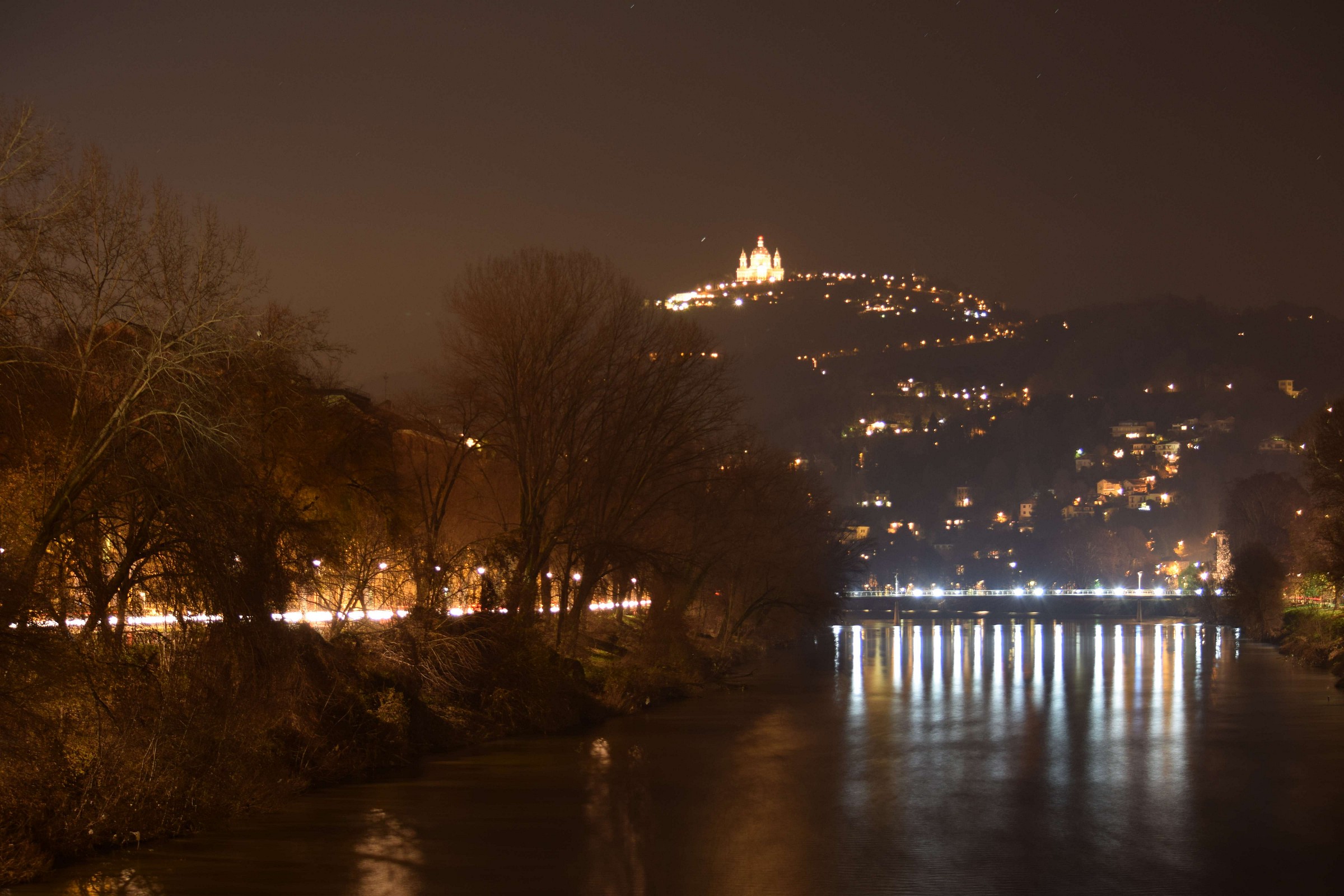 Sullo sfondo..Superga