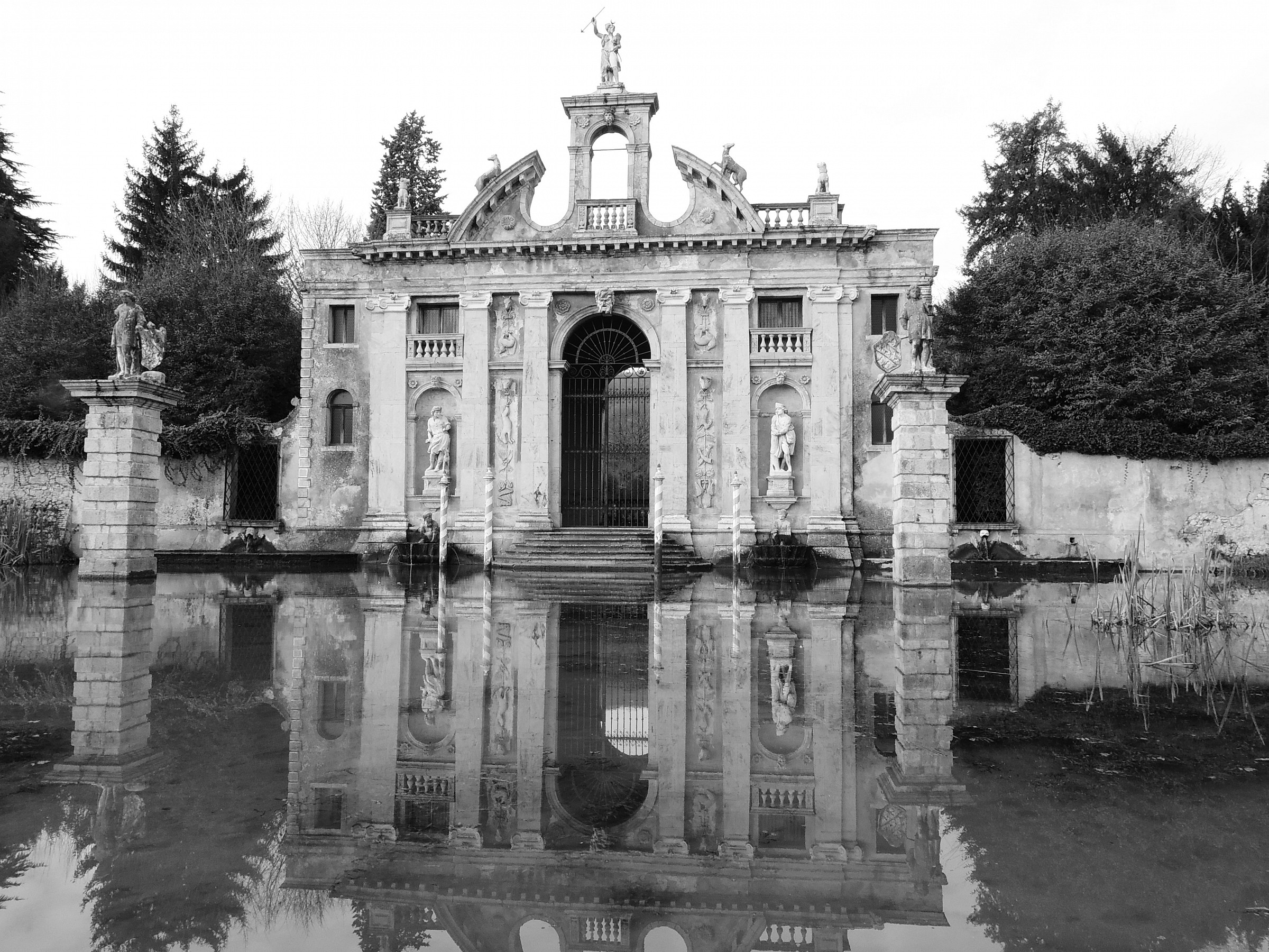Porta Diana(giardini di Valsanzibio PD )