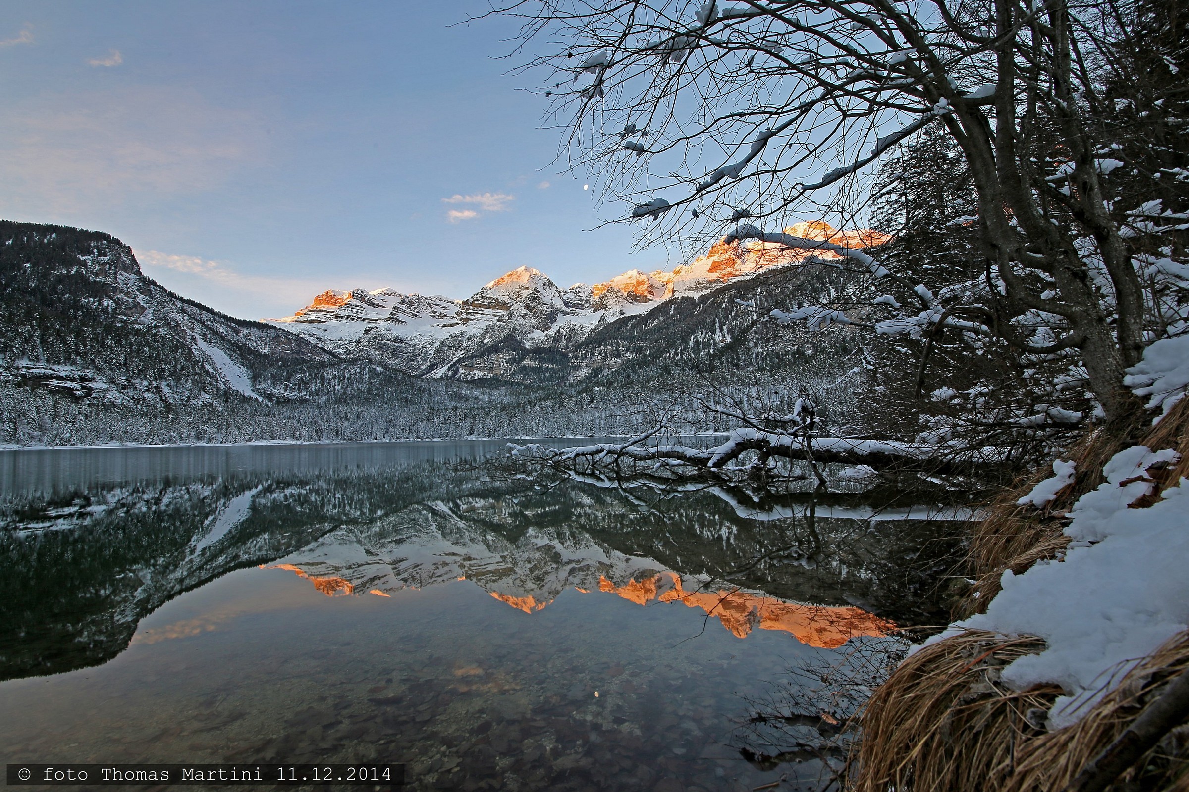 Alba invernale al Lago di Tovel