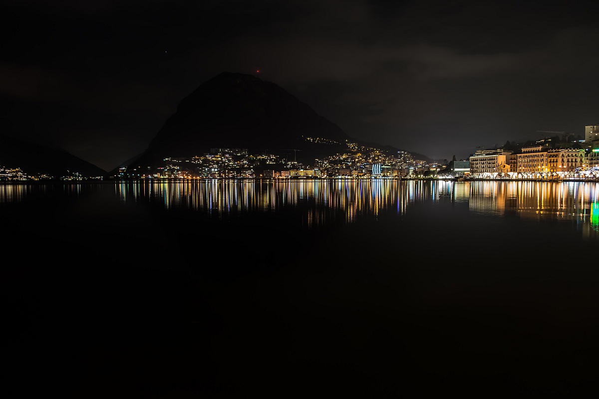 vista notturna di Lugano