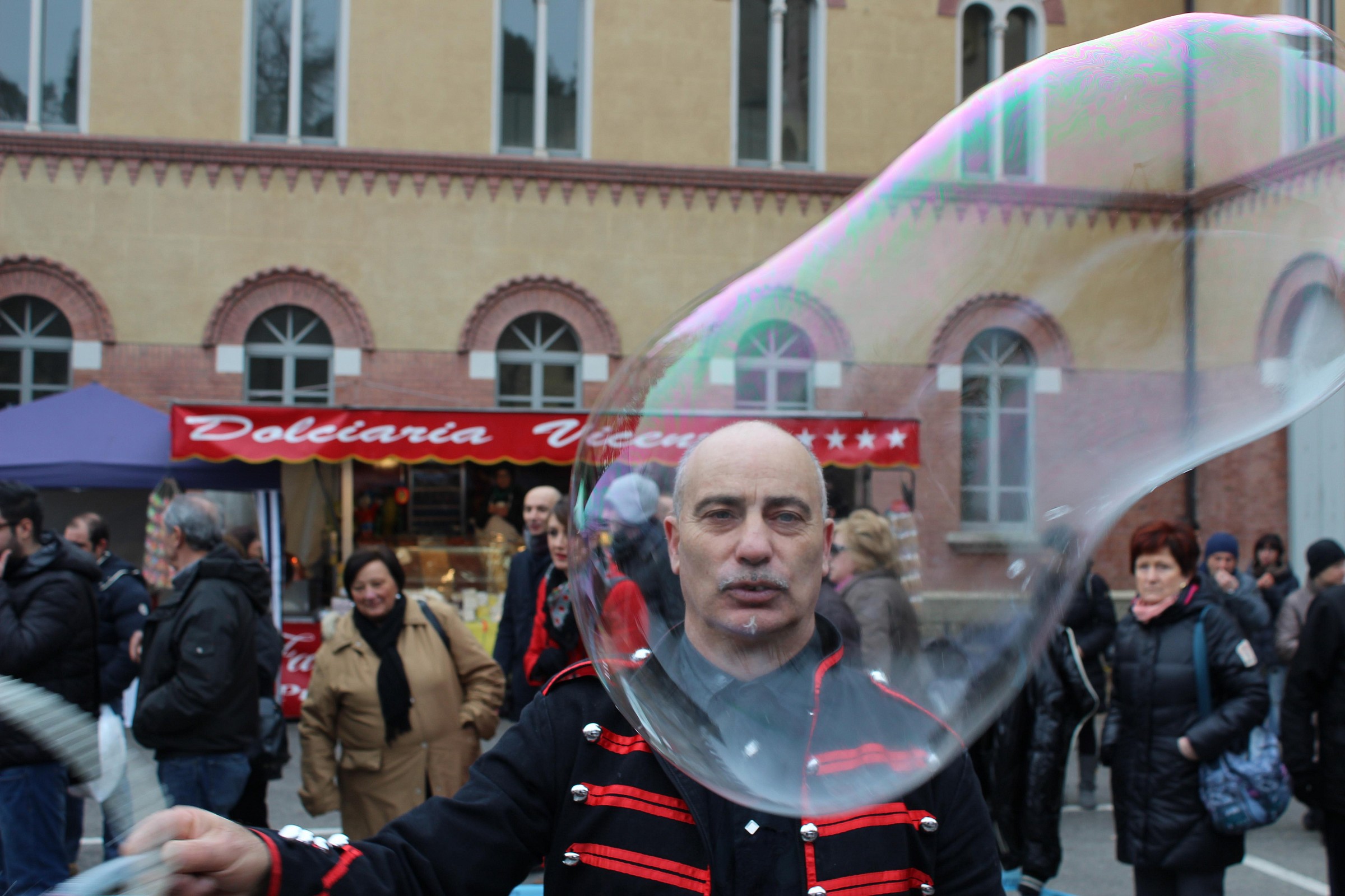 L'omino delle bolle nella bolla di sapone...