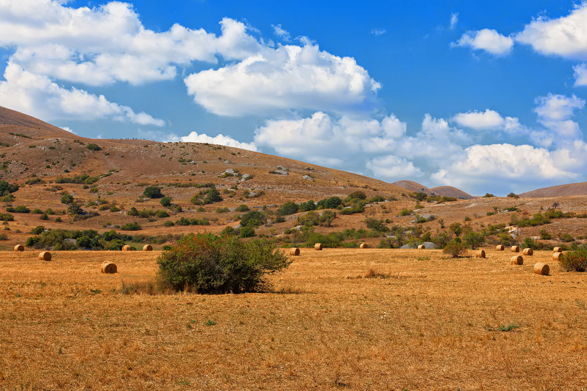 TERRE D'ABRUZZO NEI PRESSI DI ROCCA CALASCIO