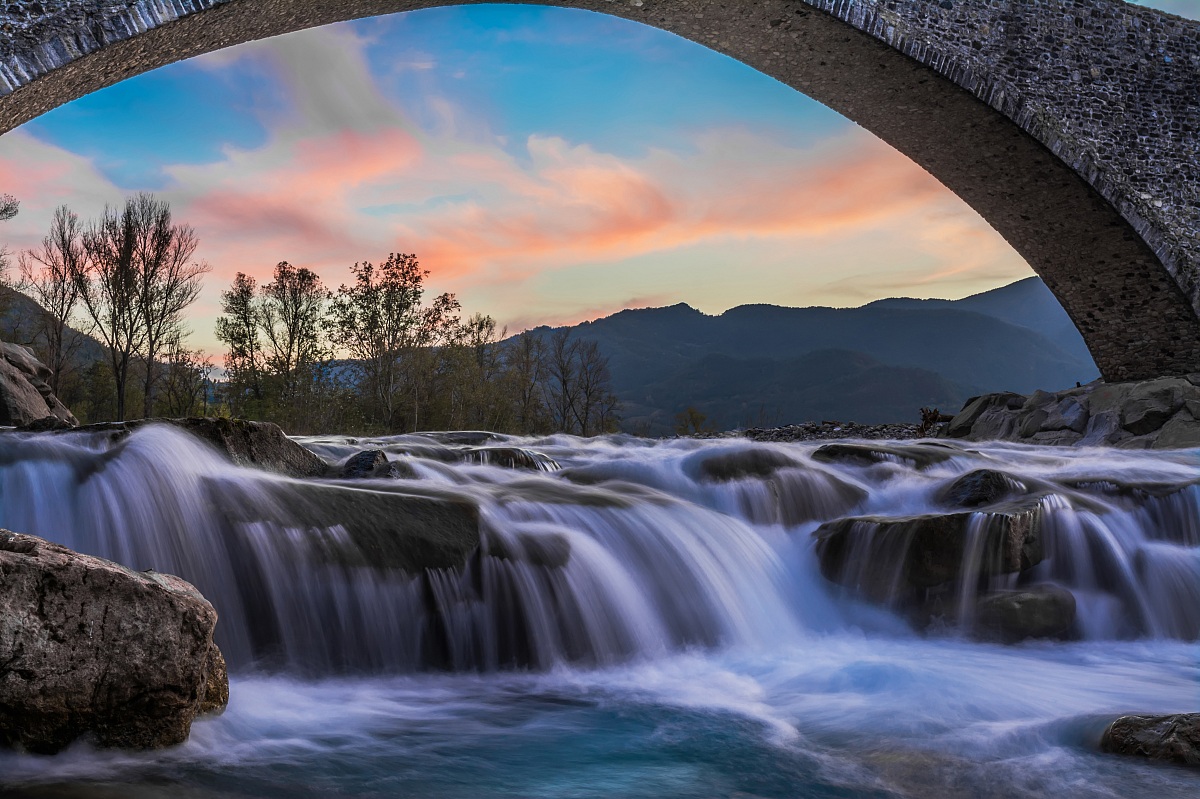 Il tramonto sotto il ponte