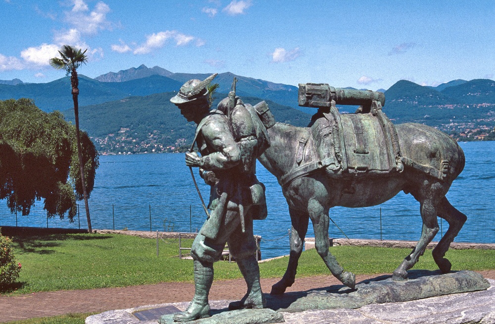 Stresa - Monumento agli Alpini