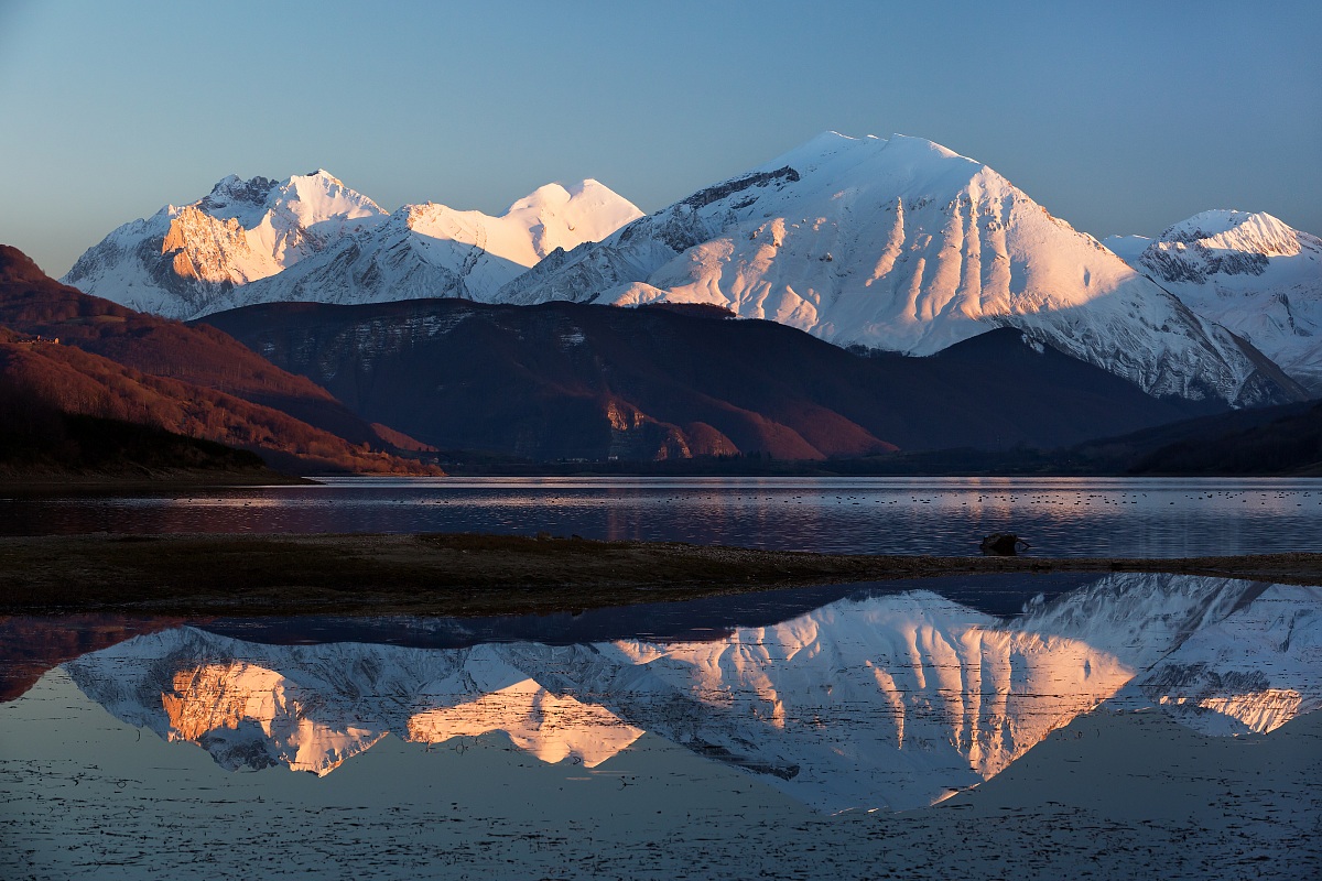 The mirror of the Gran Sasso