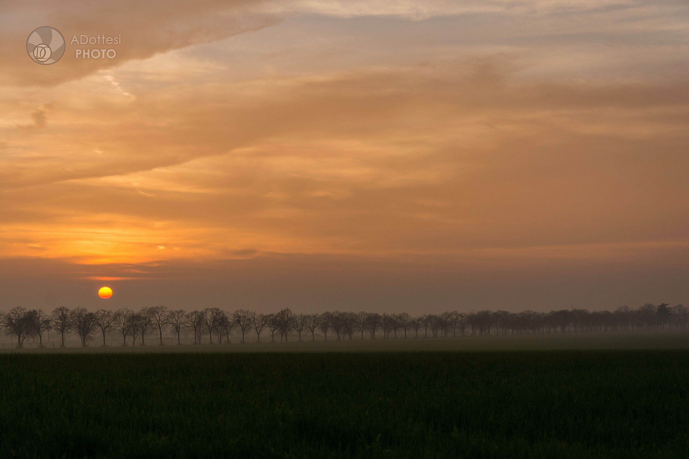 Tramonto e nebbia: traguardo e mistero.