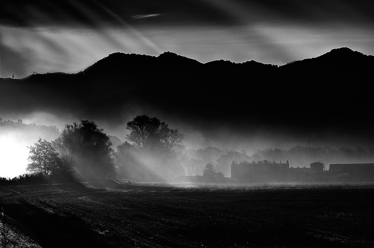 Nebbia in val padana.............calmi gli altri mari