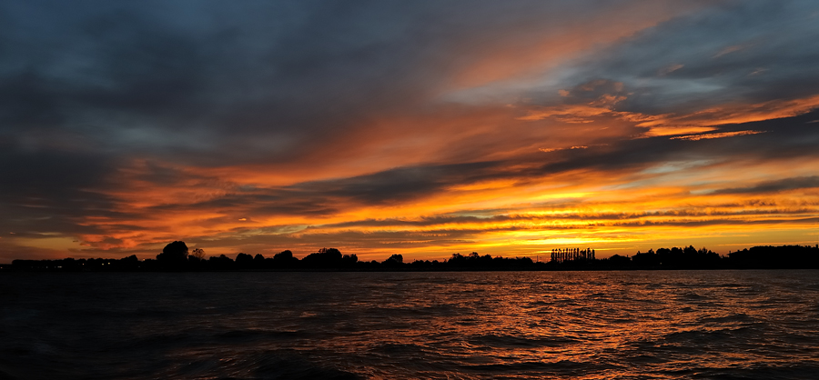 Sunrise in the lagoon