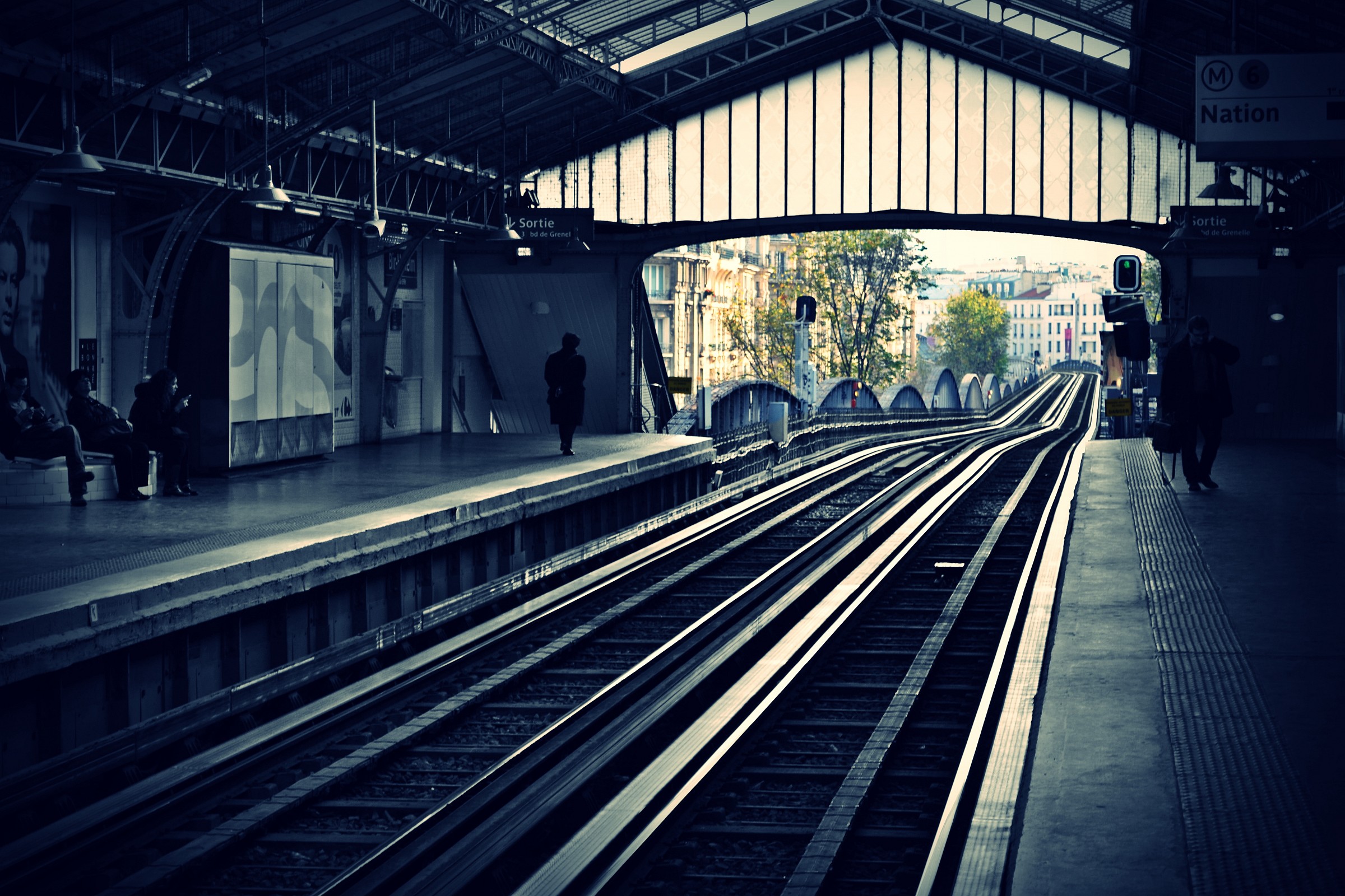 the outside there is a world, a world of color ...