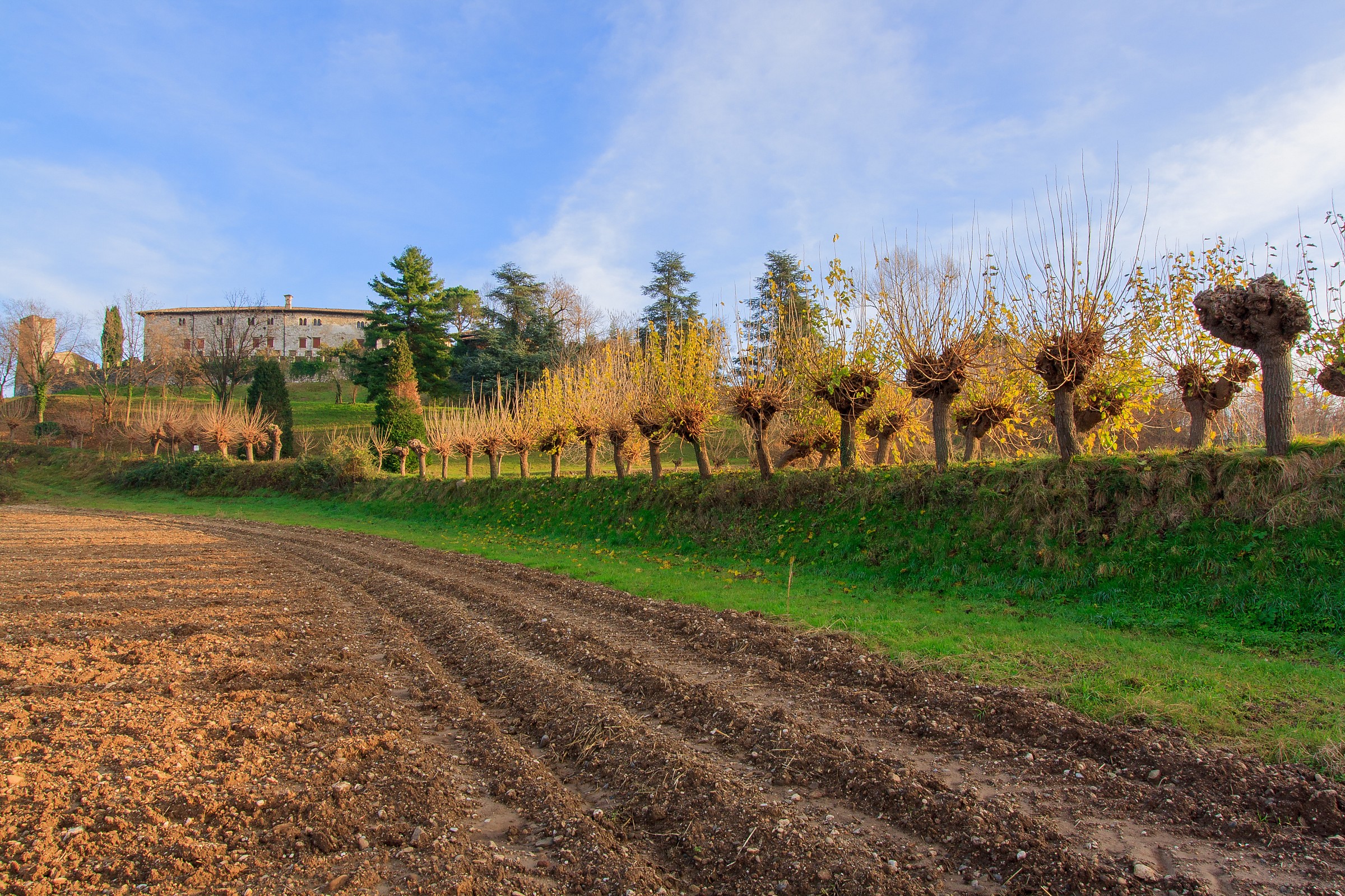 To the castle of Rive D'Arcano