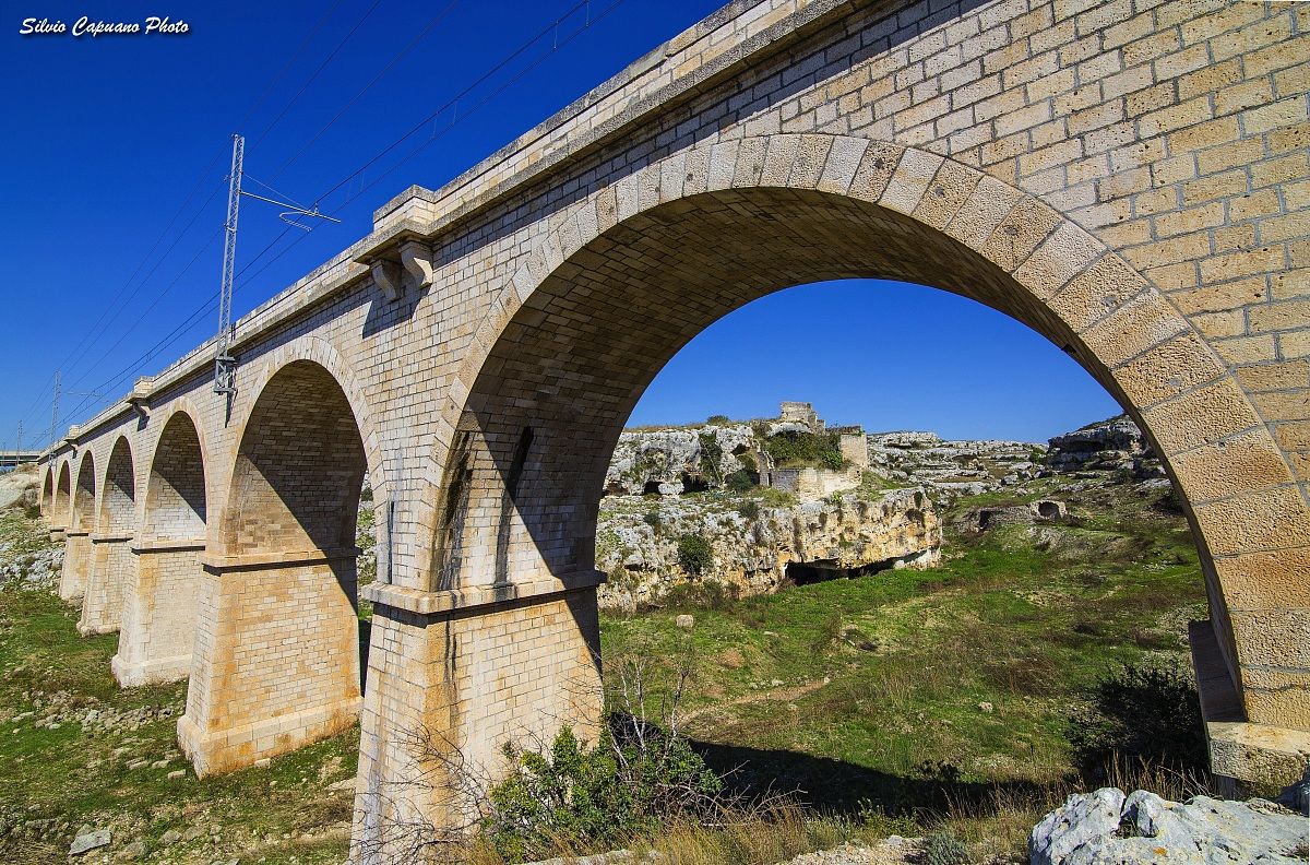 Il ponte e la gravina