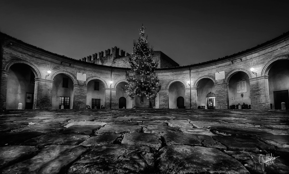 Mondaino, piazza Maggiore