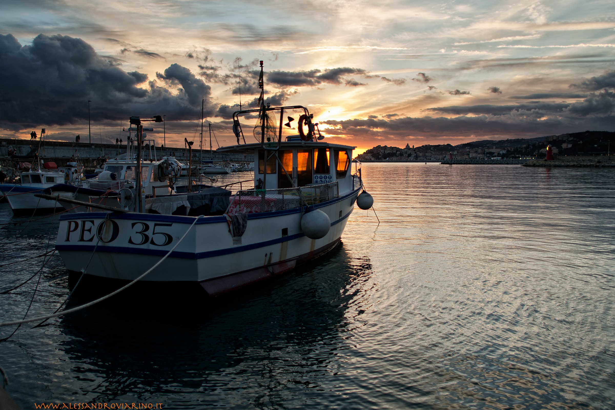 sunset in the port of Oneglia ...