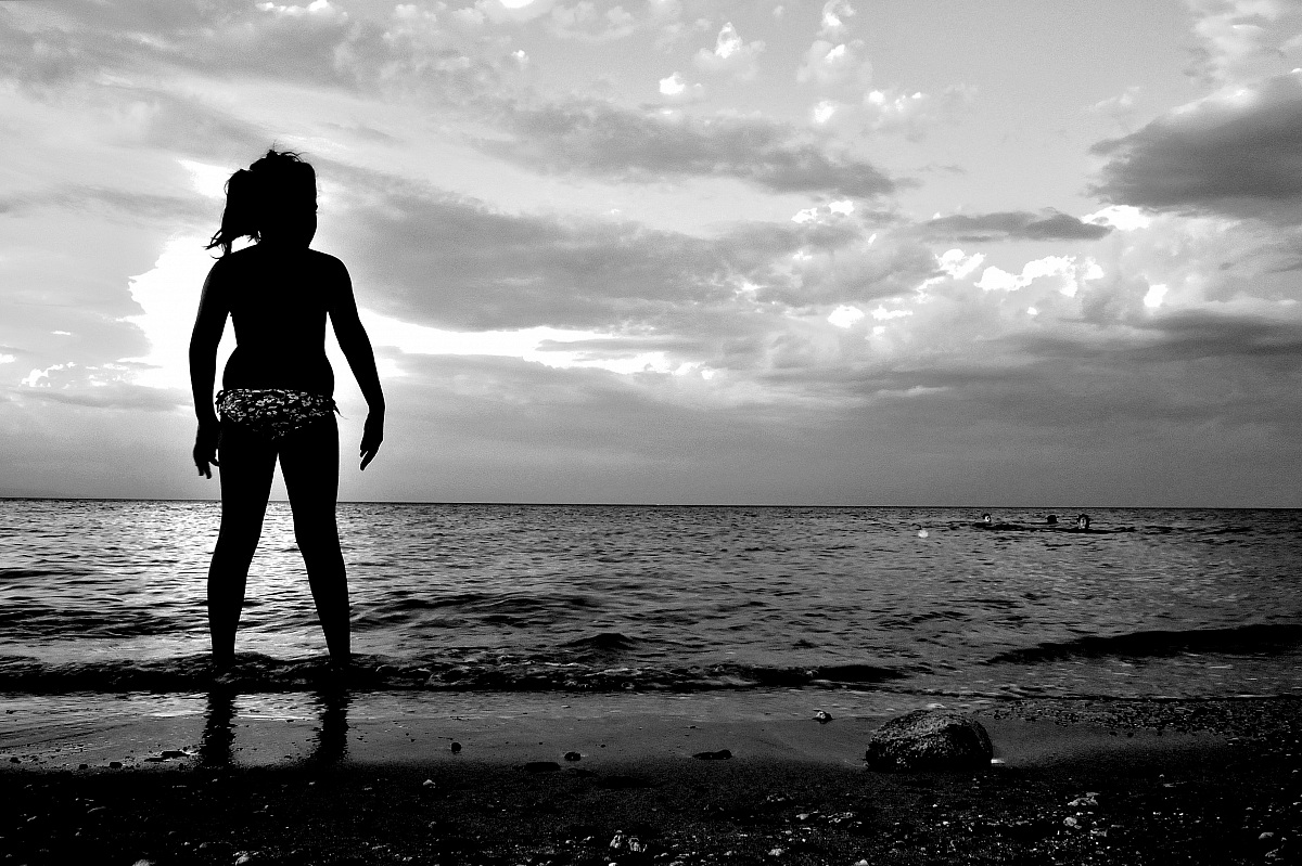 The girl and the sea ...