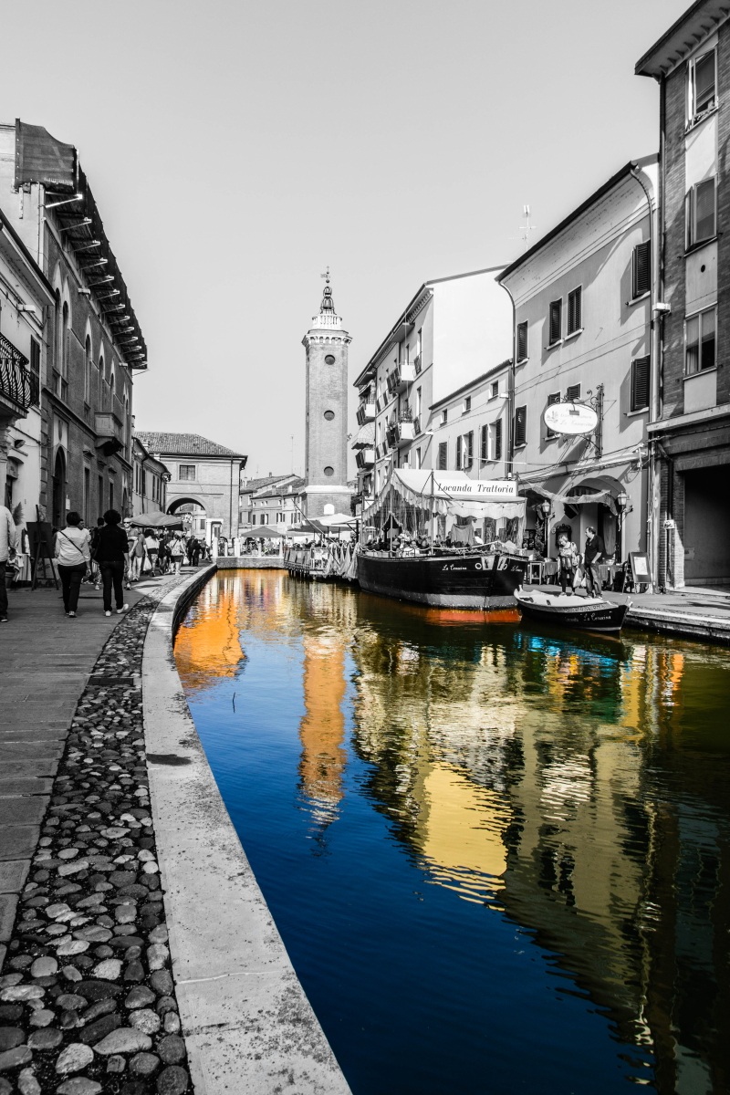 riflessi colorati a Comacchio