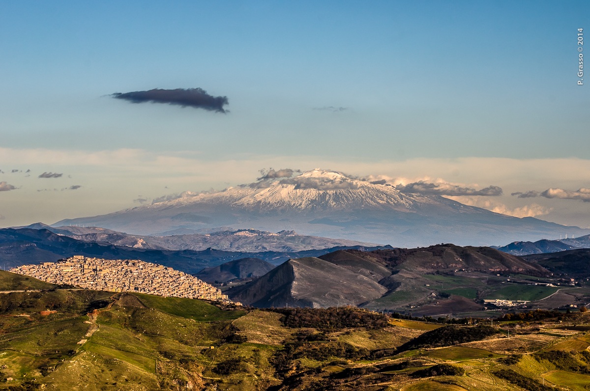 Madonie (Sicily): Panorama view of Gangi and Etna