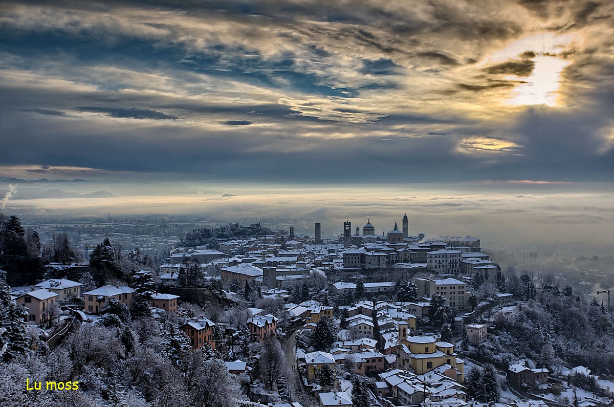 Un manto bianco su Bergamo Alta