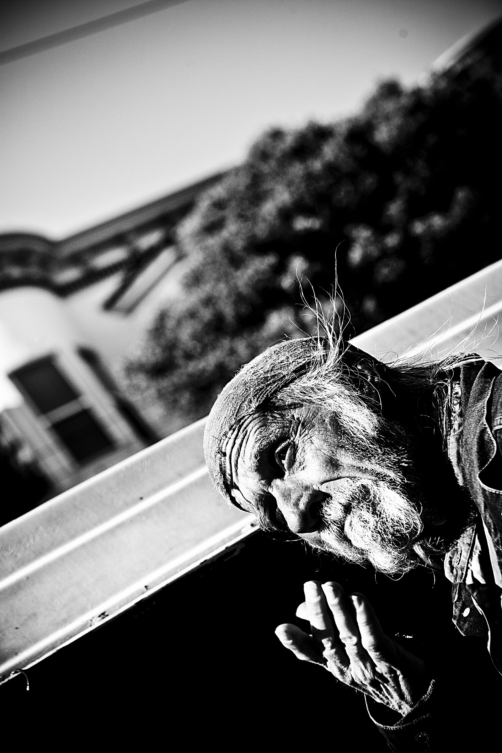 vecchio hippie in ashbury street