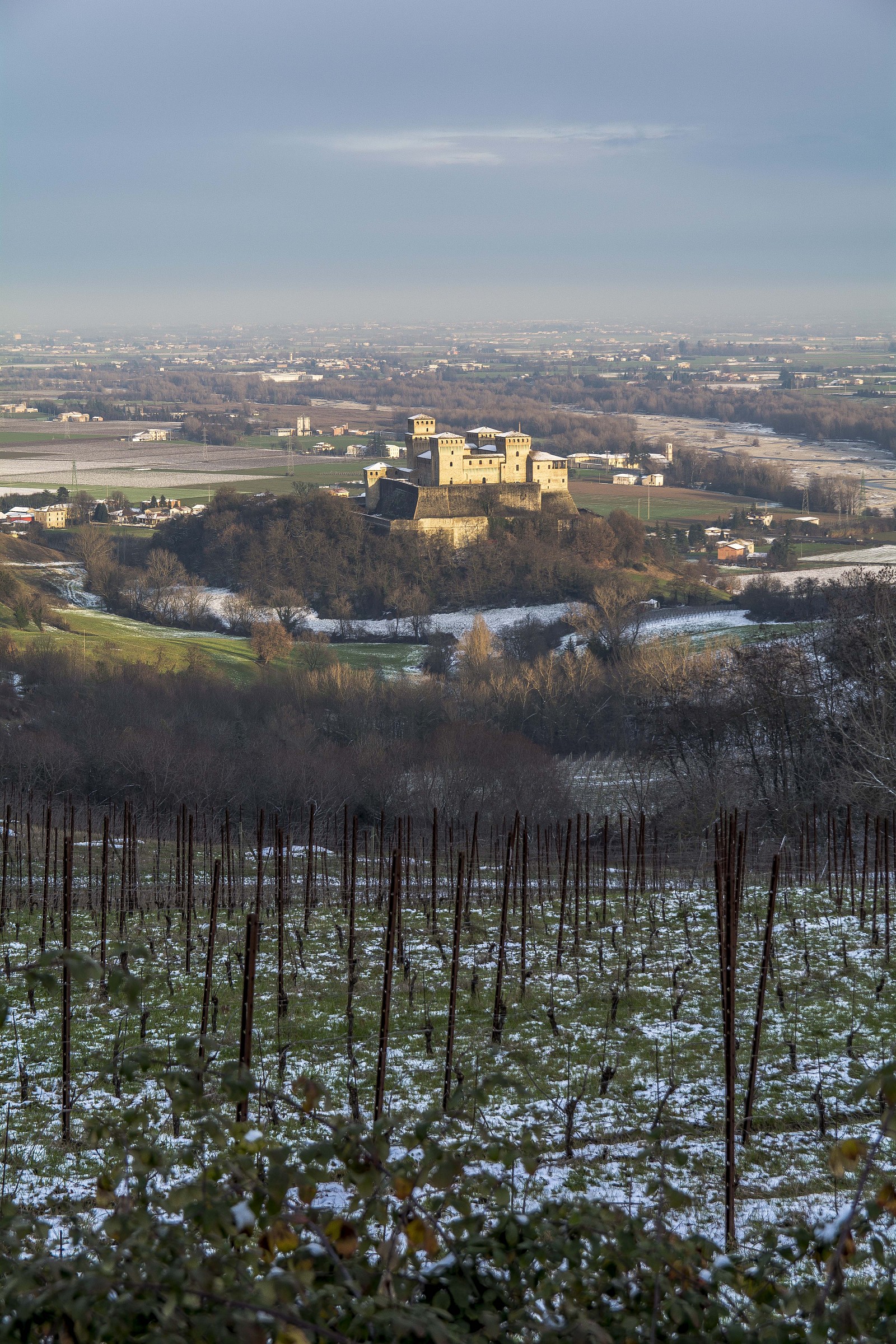 Prima neve sul castello di Torrechiara