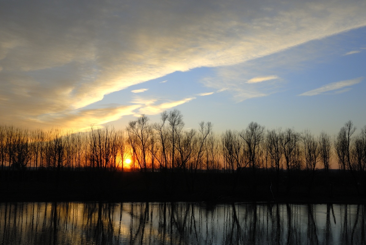 Tramonto sul fiume Olio