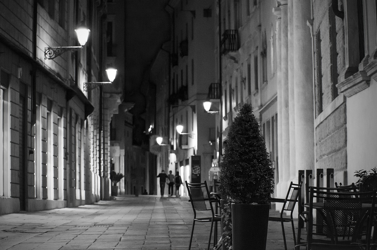 Tranquillità notturna tra i vicoli