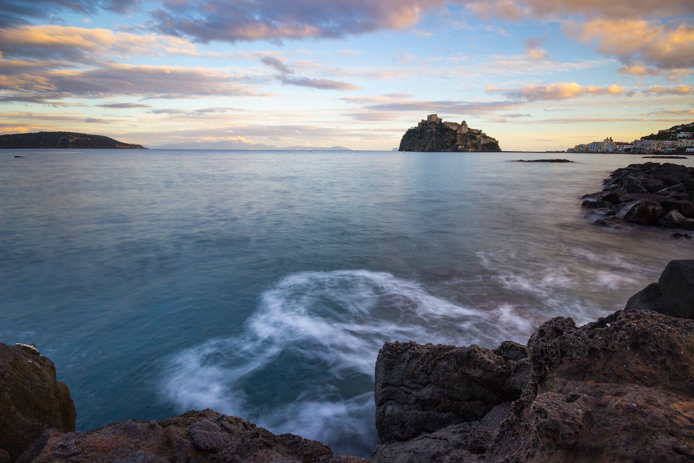 castello aragonese dagli scogli