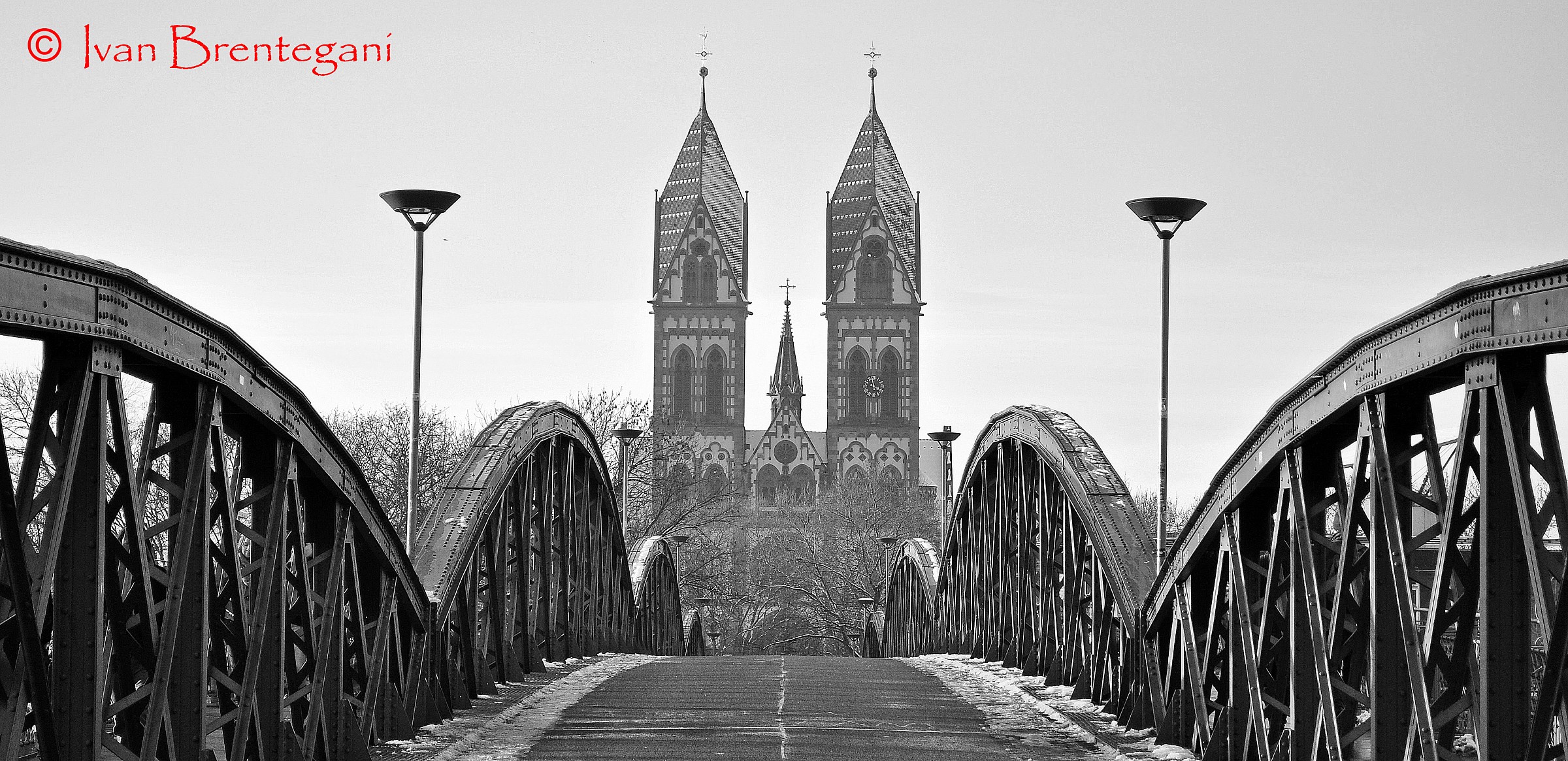 Chiesa del cuore di Gesu vista dal Blaue Brucke.