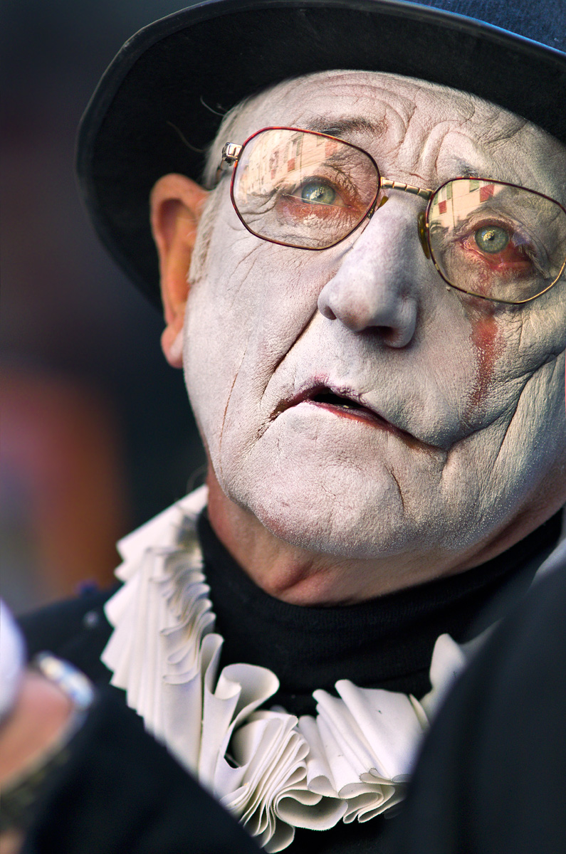 Aveva un solco lungo il viso...