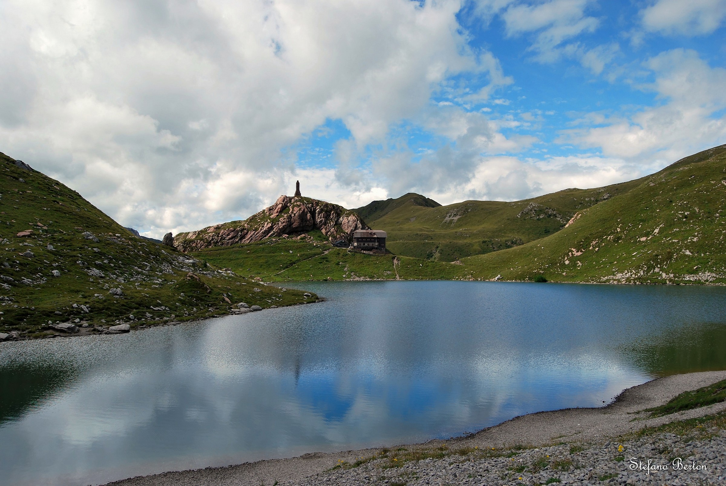 Rifugio Pichl Hutte e Lago Volaia