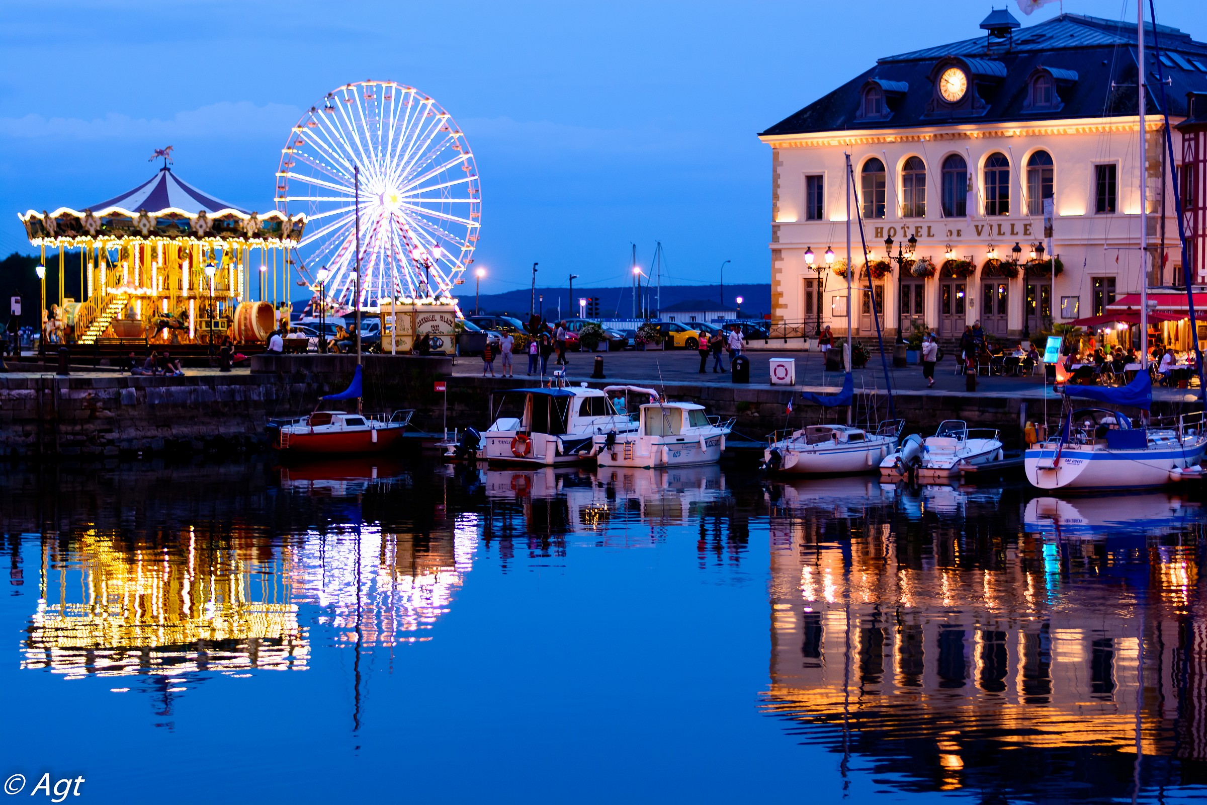 Honfleur by night