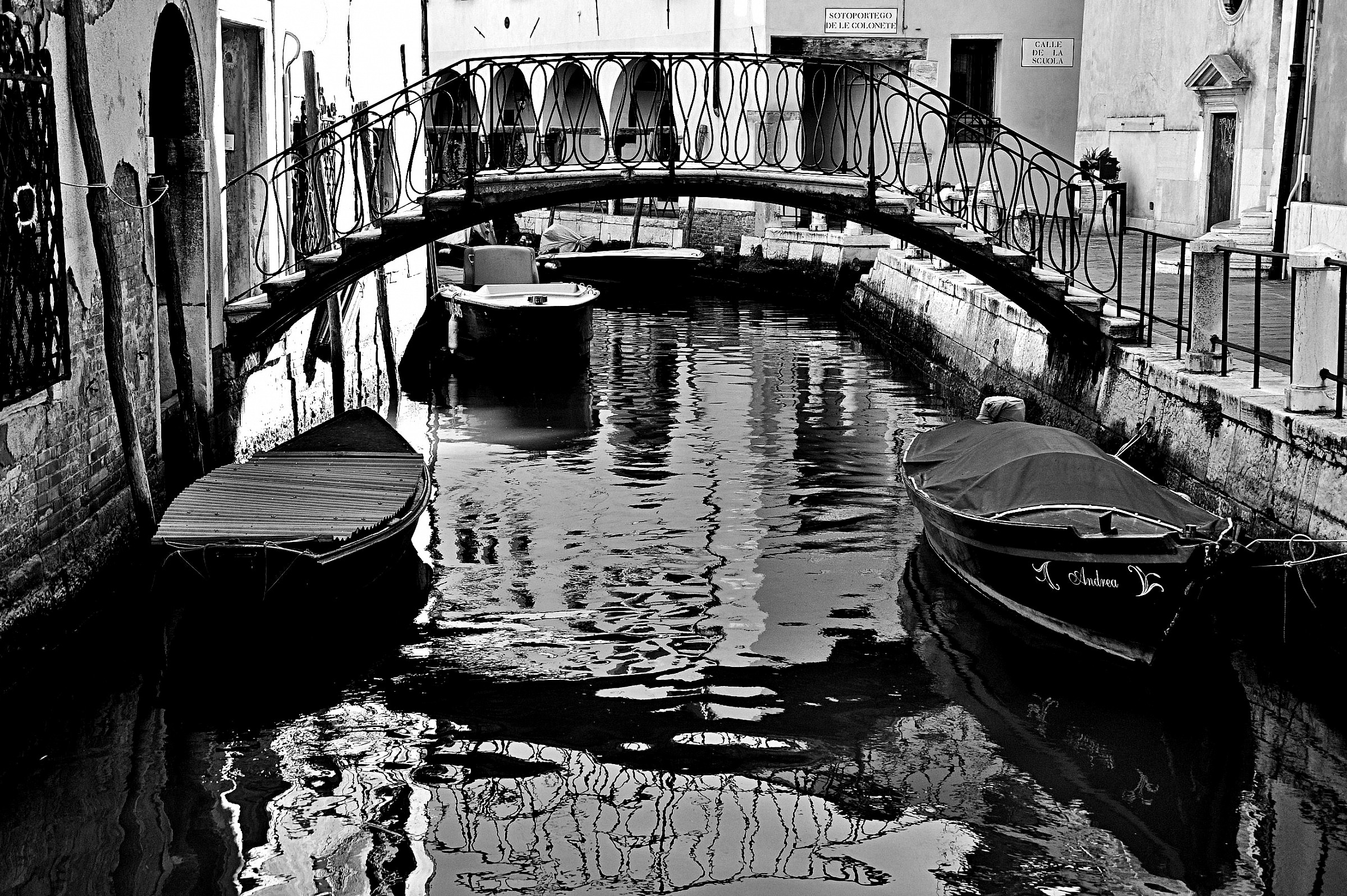 Passeggiando tra le calli